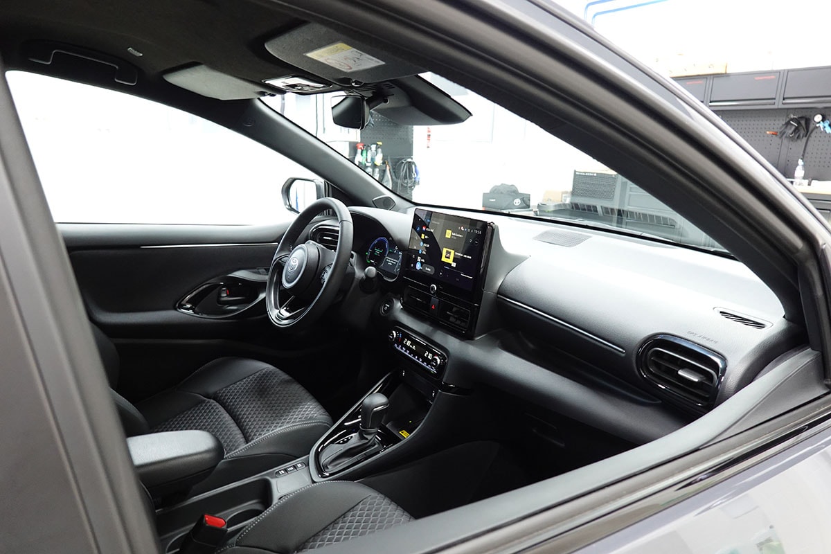 TOYOTA Yaris 1.5 Premium e-CVT-image-5