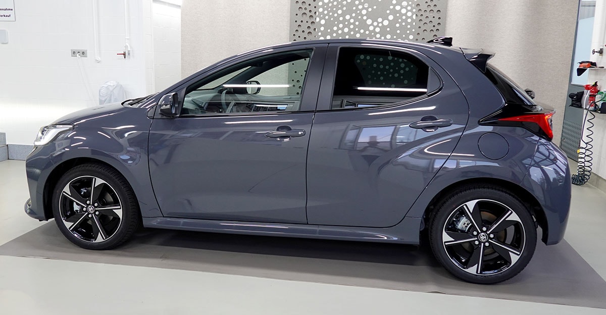 TOYOTA Yaris 1.5 Premium e-CVT-image-1