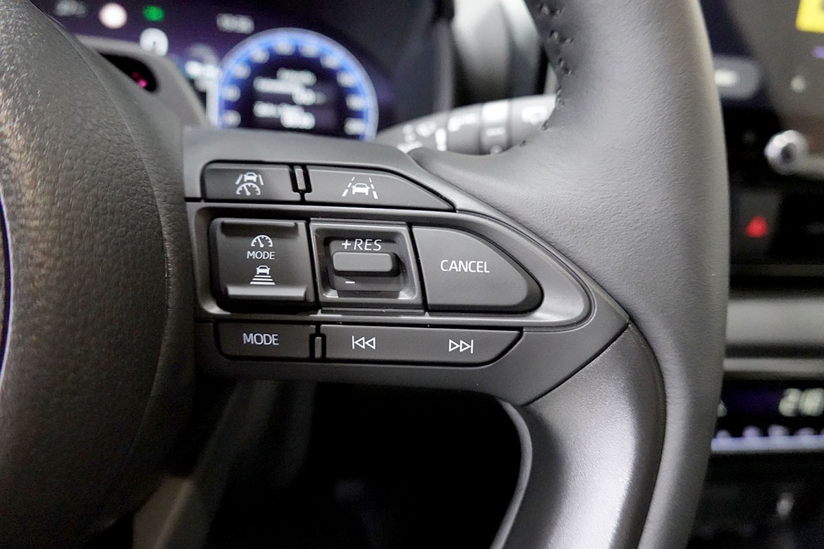 TOYOTA Yaris 1.5 Premium e-CVT-image-15