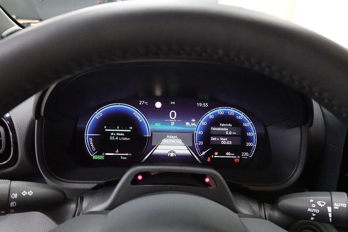 TOYOTA Yaris 1.5 Premium e-CVT-image-13