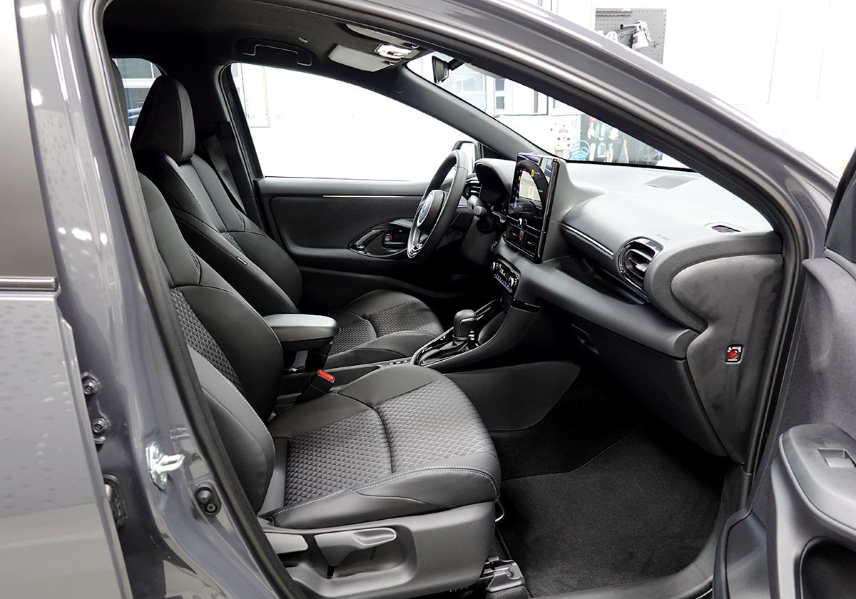 TOYOTA Yaris 1.5 Premium e-CVT-image-4