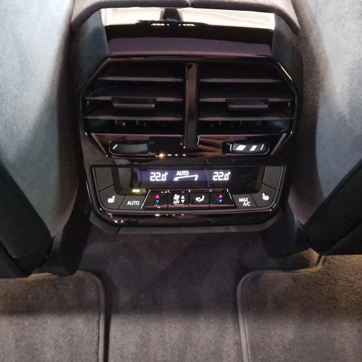BMW iX xDrive60 M Sport Pro-image-20