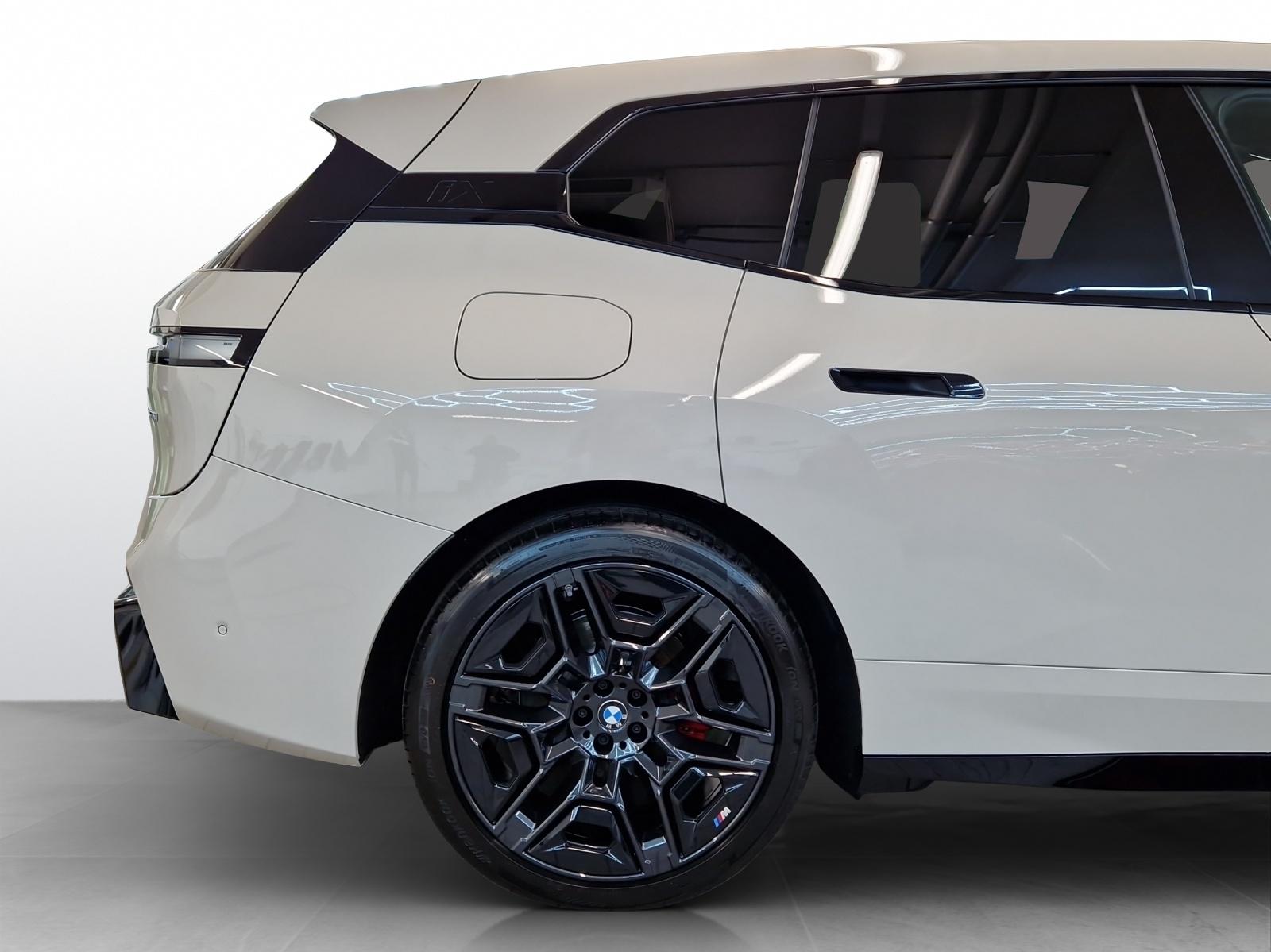 BMW iX xDrive60 M Sport Pro-image-6