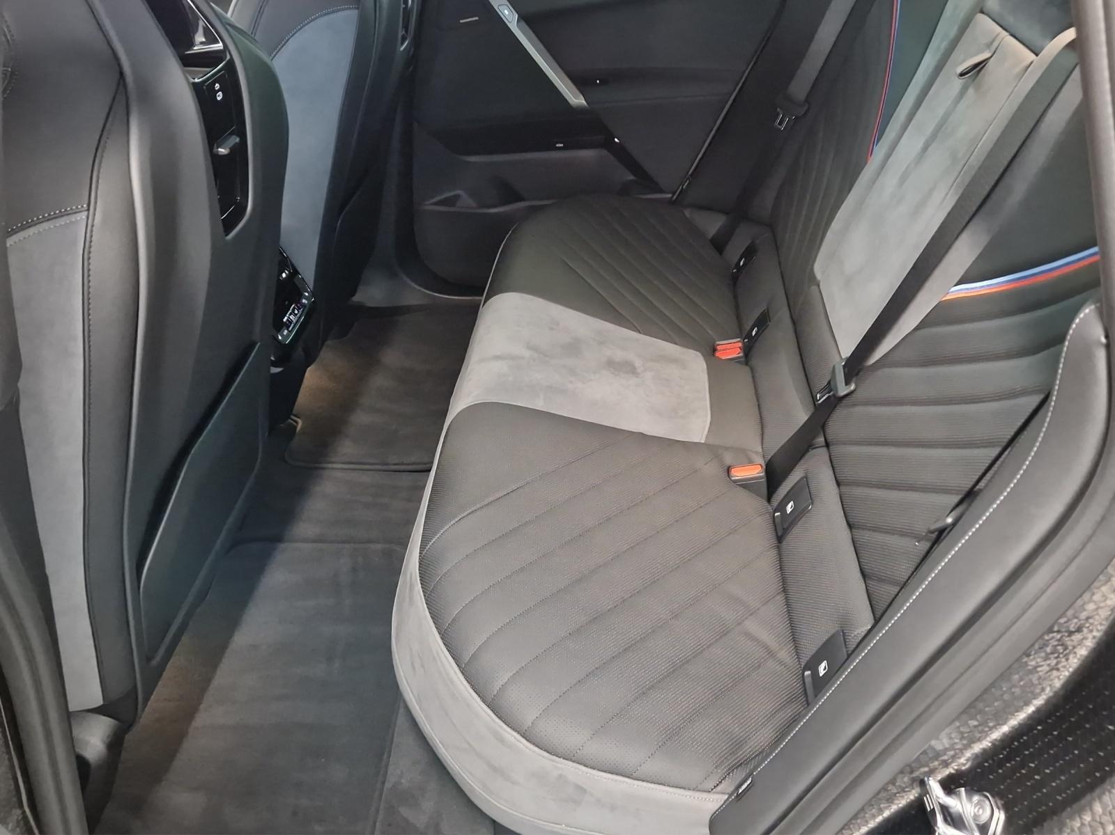 BMW iX xDrive60 M Sport Pro-image-21