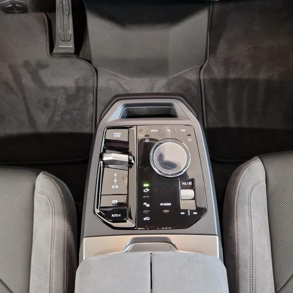BMW iX xDrive60 M Sport Pro-image-14
