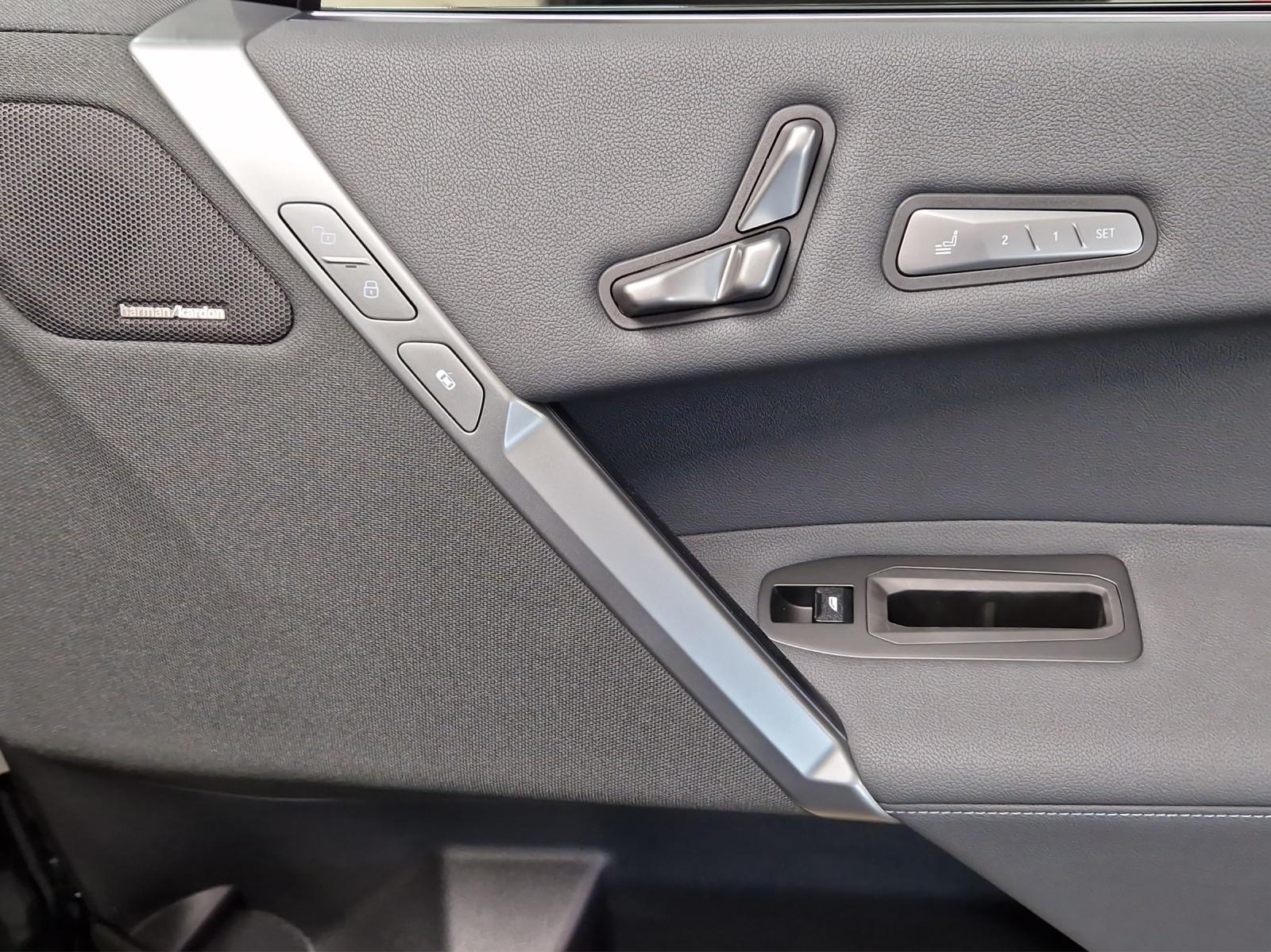 BMW iX xDrive60 M Sport Pro-image-18