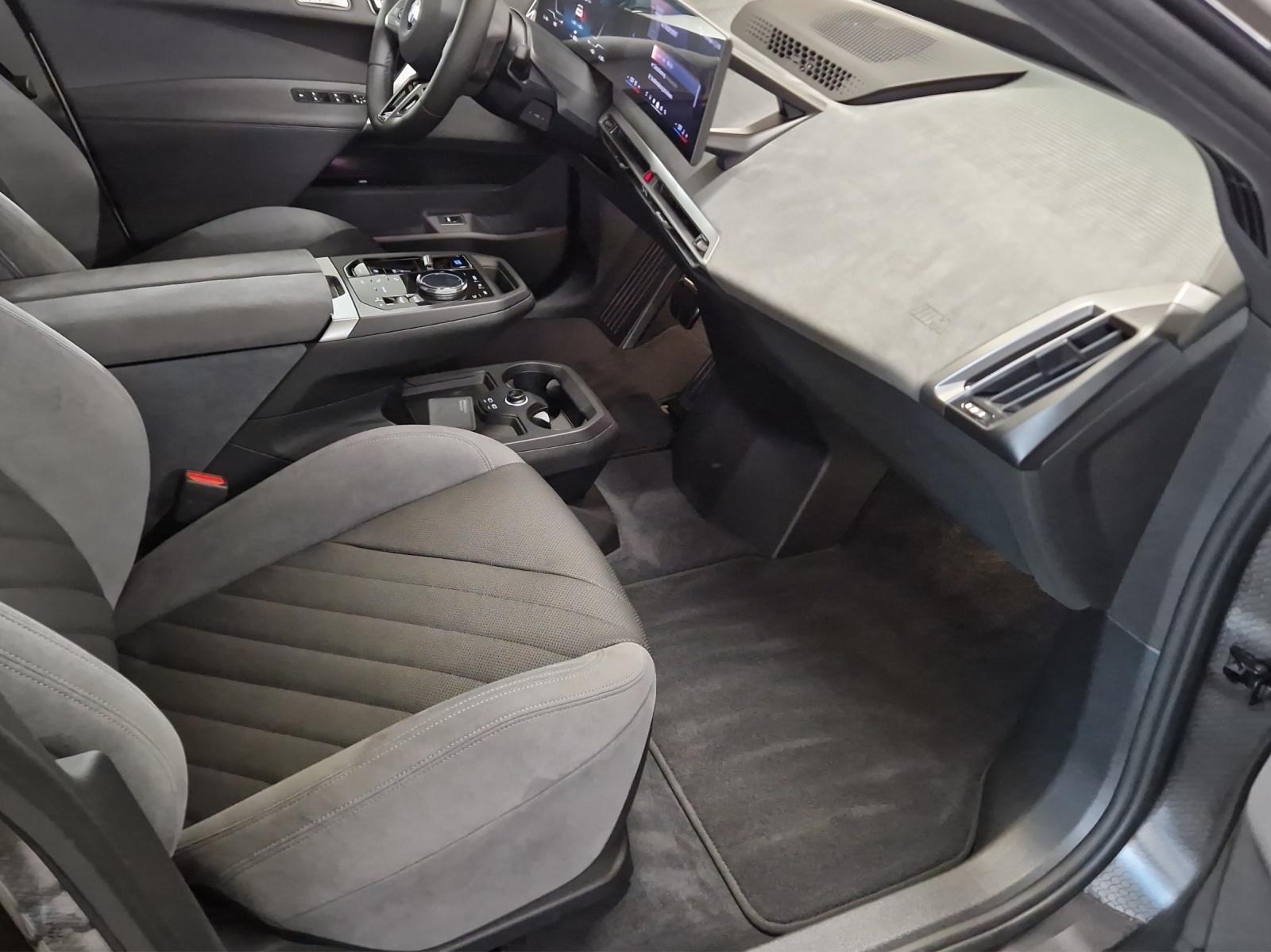 BMW iX xDrive60 M Sport Pro-image-17