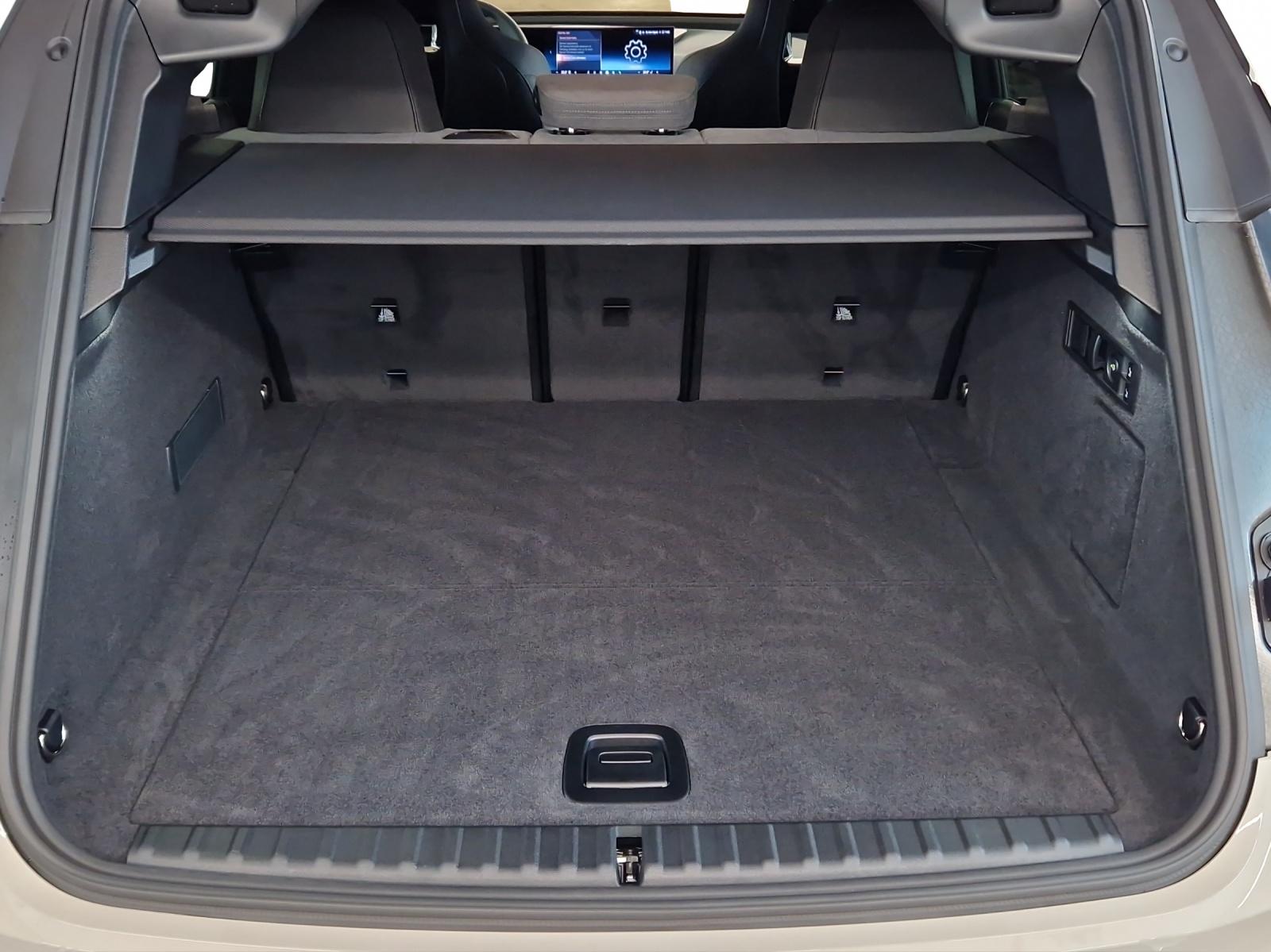 BMW iX xDrive60 M Sport Pro-image-23