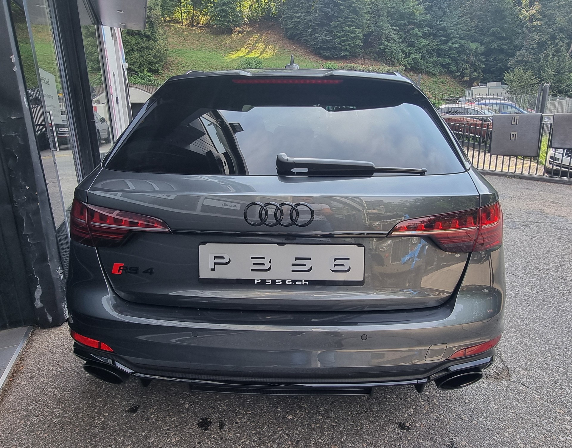 AUDI RS4 Avant quattro tiptronic-image-2