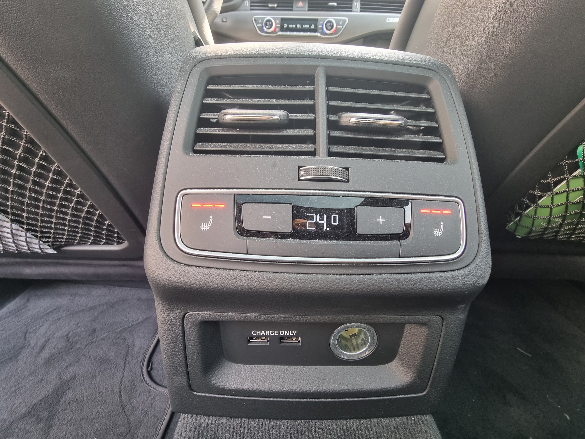 AUDI RS4 Avant quattro tiptronic-image-13
