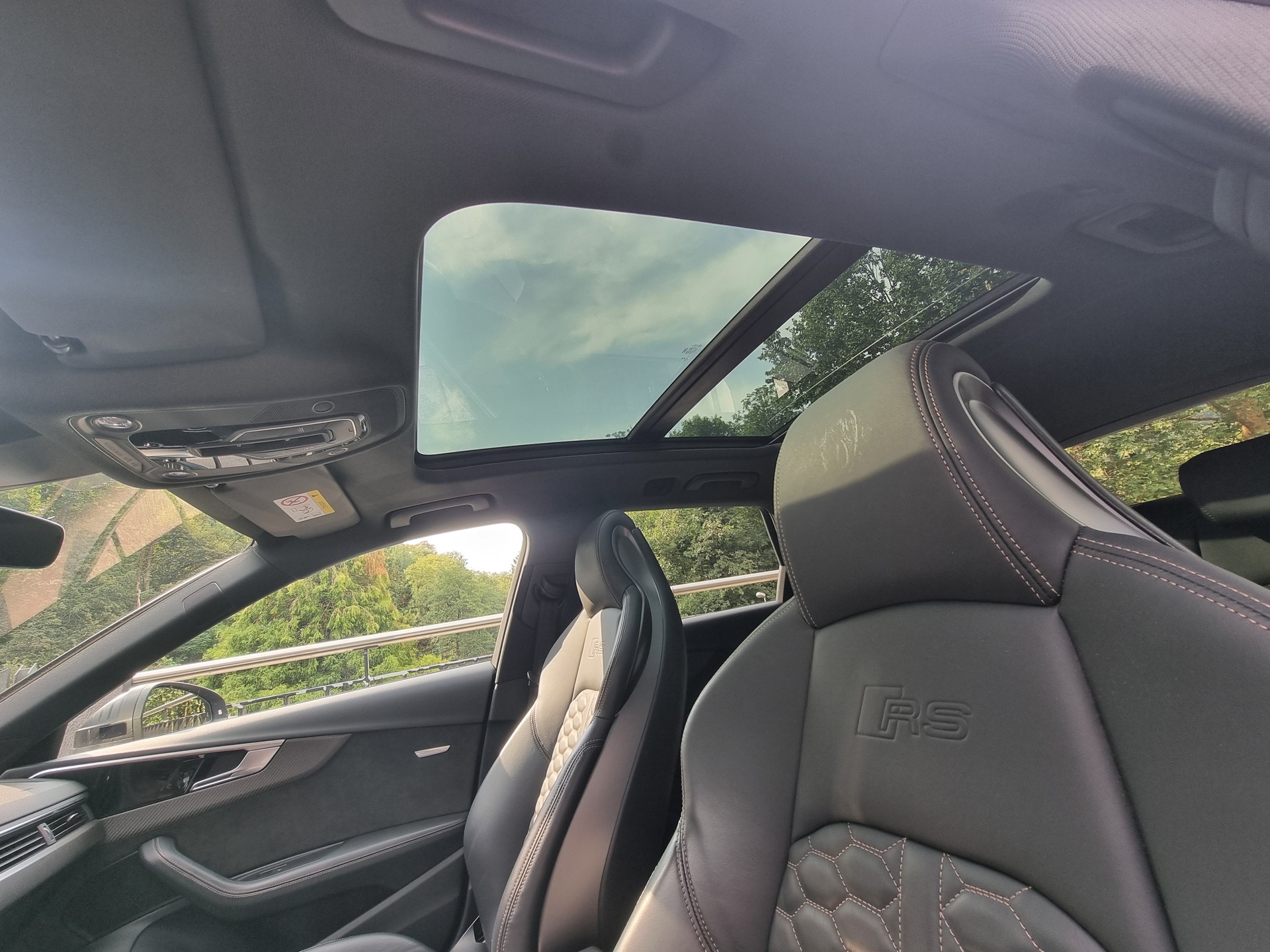 AUDI RS4 Avant quattro tiptronic-image-9