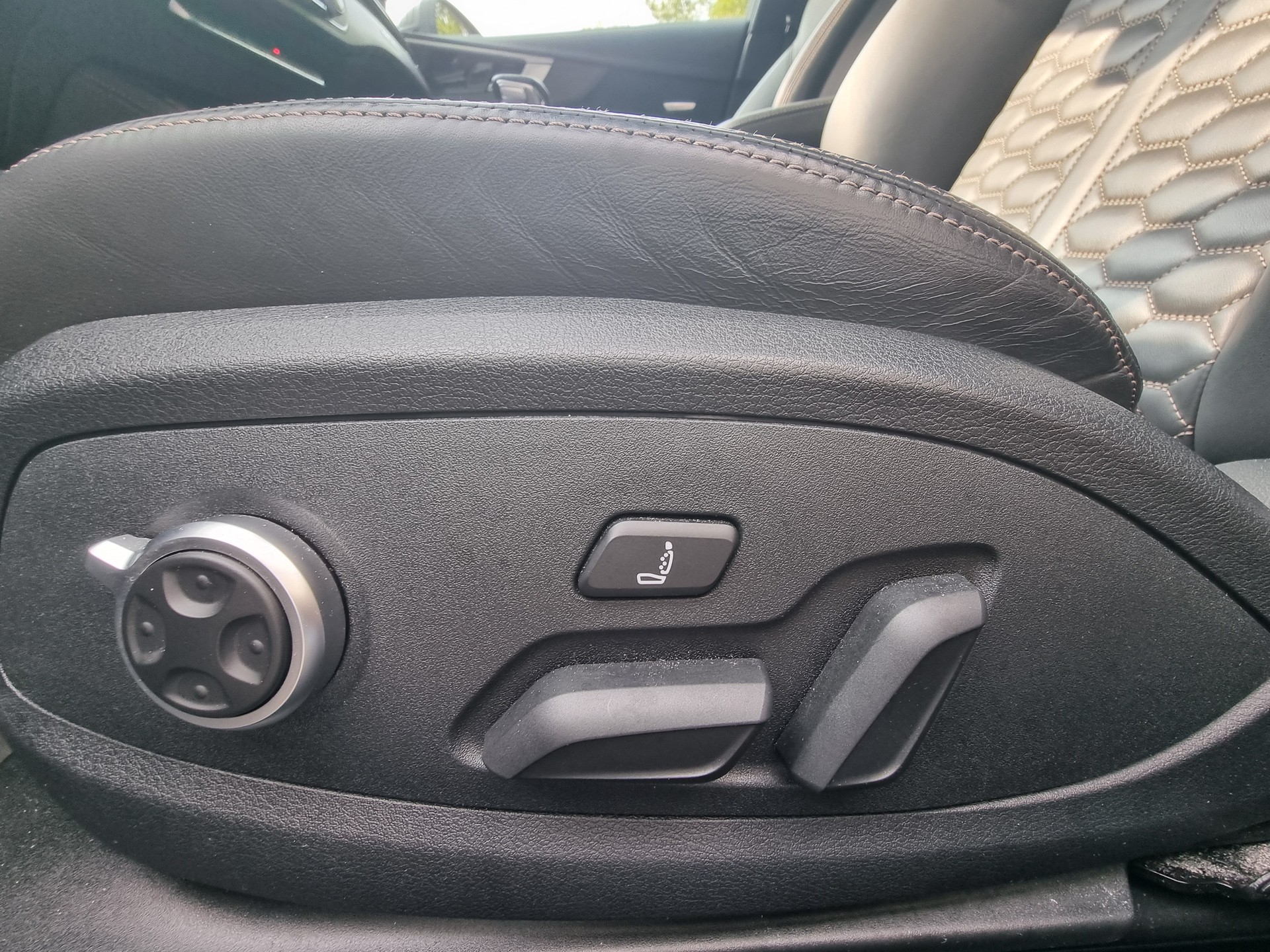 AUDI RS4 Avant quattro tiptronic-image-8