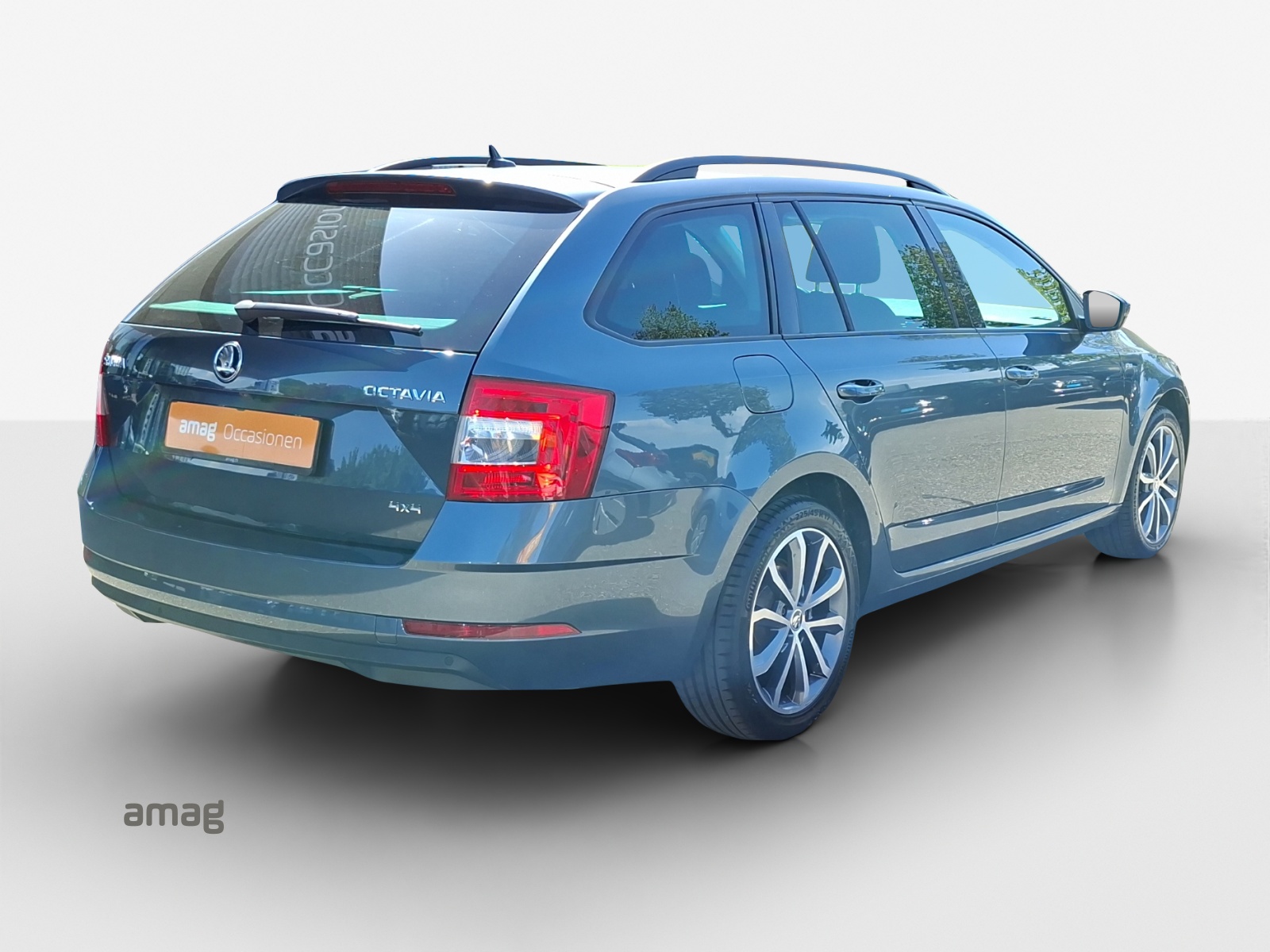 SKODA Octavia Combi 2.0 TSI Soleil 4x4 DSG-image-4