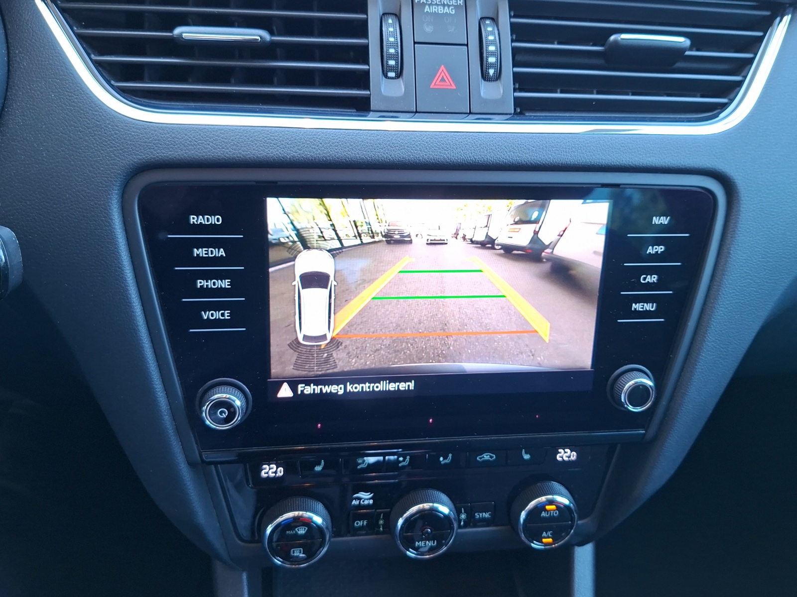 SKODA Octavia Combi 2.0 TSI Soleil 4x4 DSG-image-15
