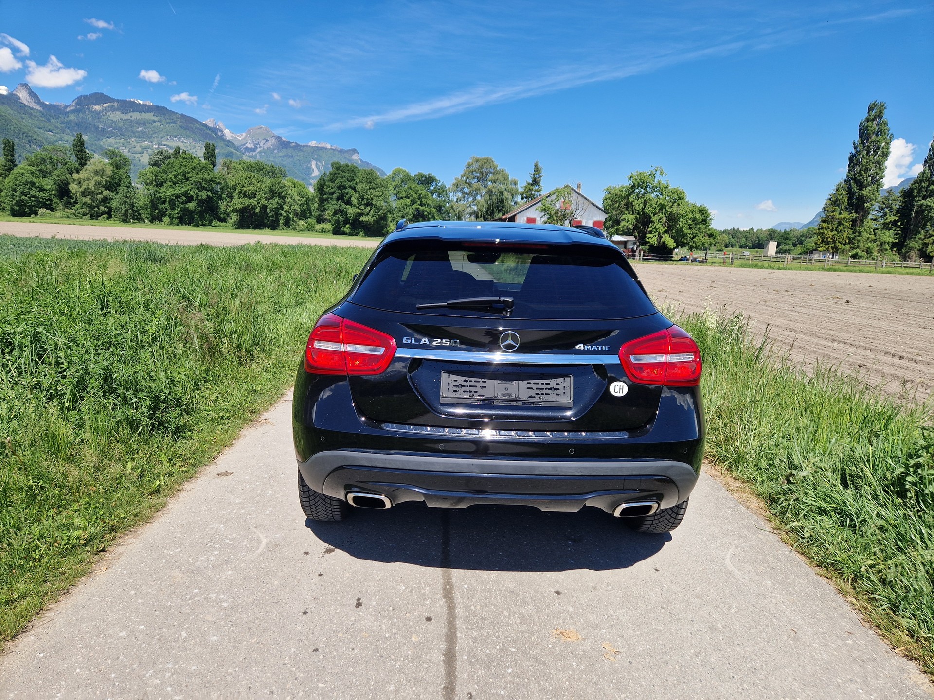 MERCEDES-BENZ GLA 250 Style 4Matic 7G-DCT-image-4