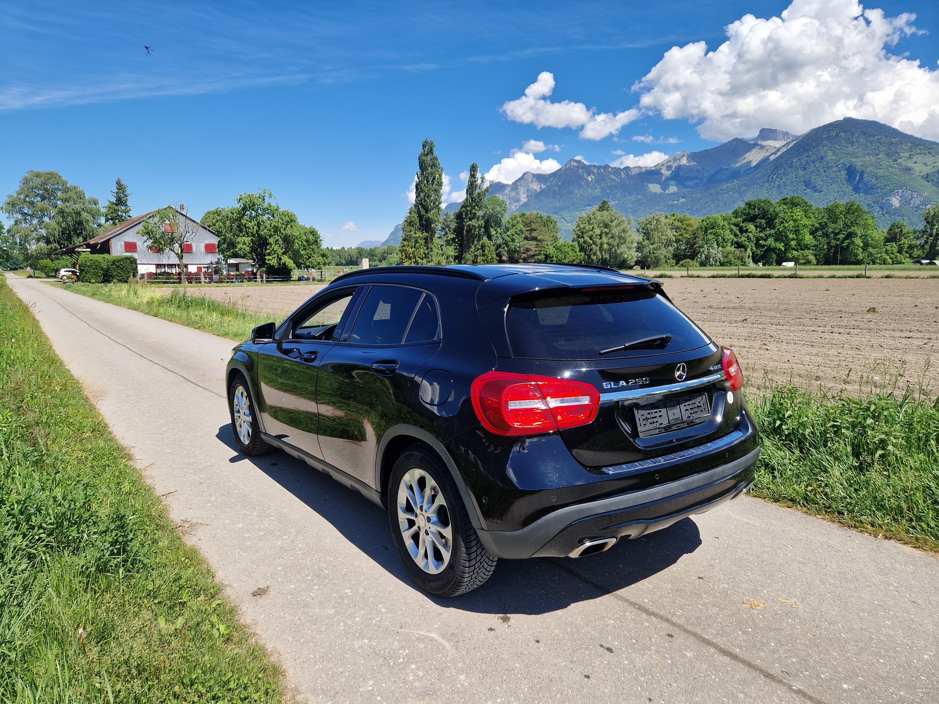 MERCEDES-BENZ GLA 250 Style 4Matic 7G-DCT-image-5