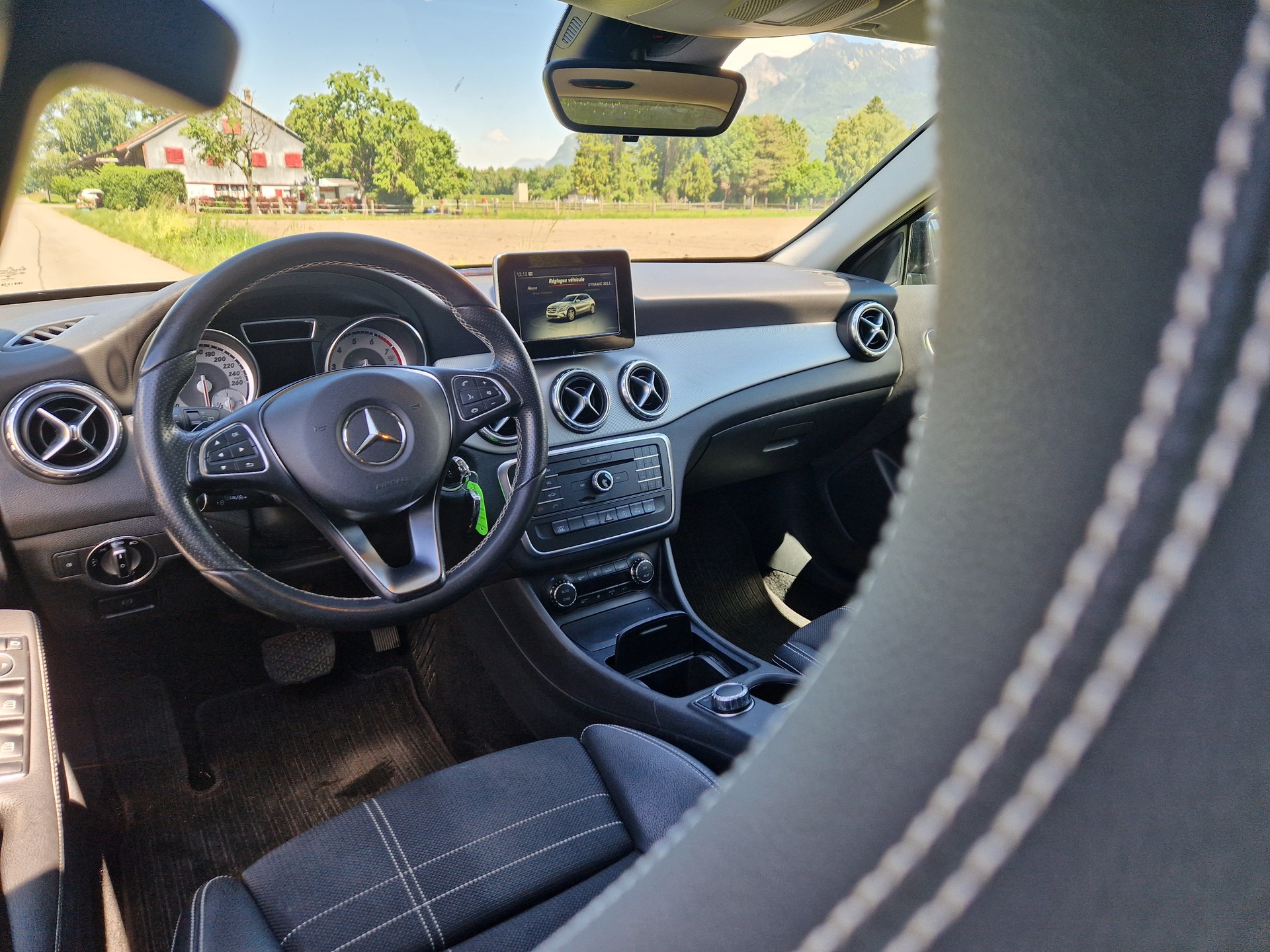 MERCEDES-BENZ GLA 250 Style 4Matic 7G-DCT-image-8