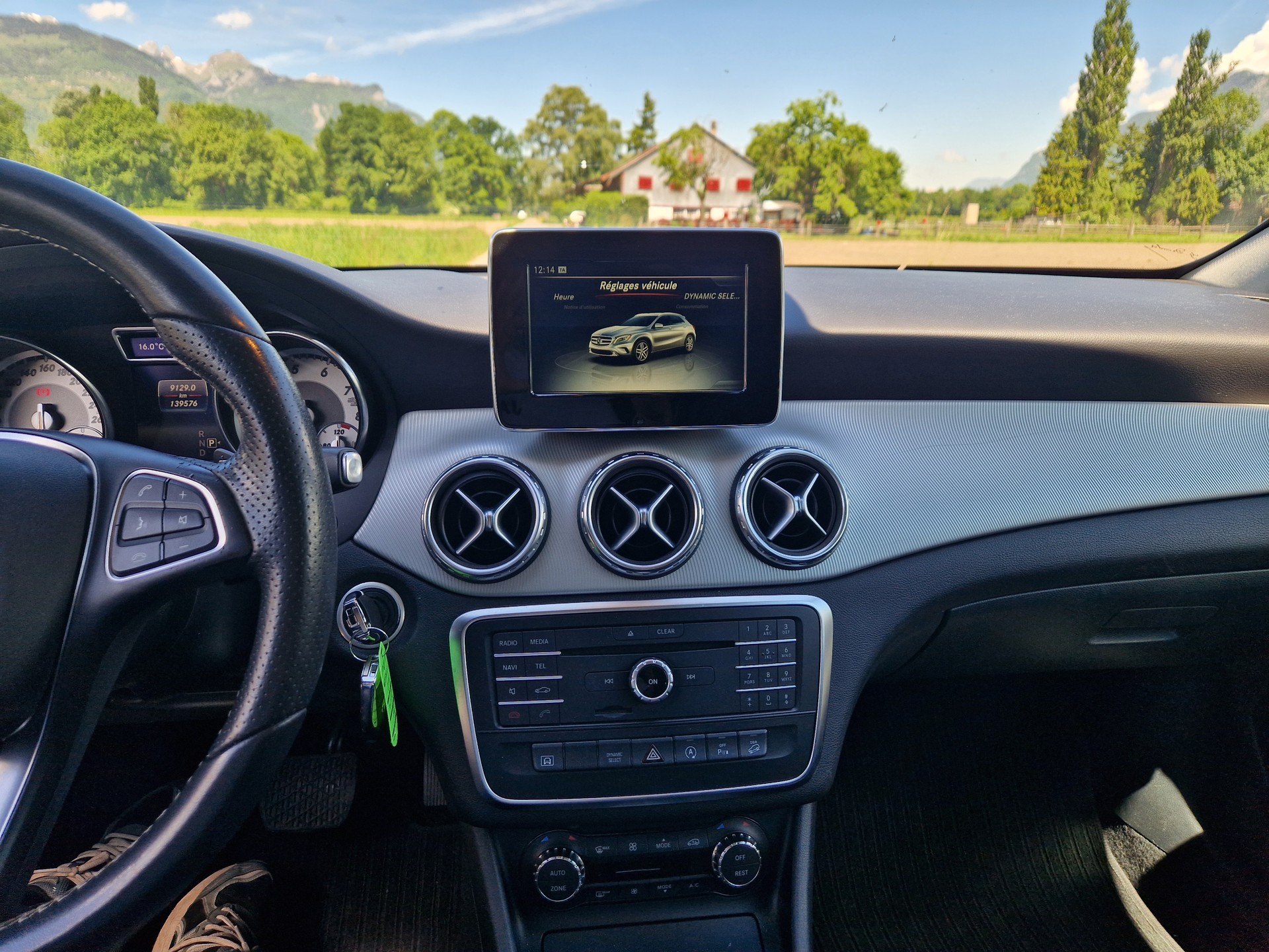 MERCEDES-BENZ GLA 250 Style 4Matic 7G-DCT-image-10