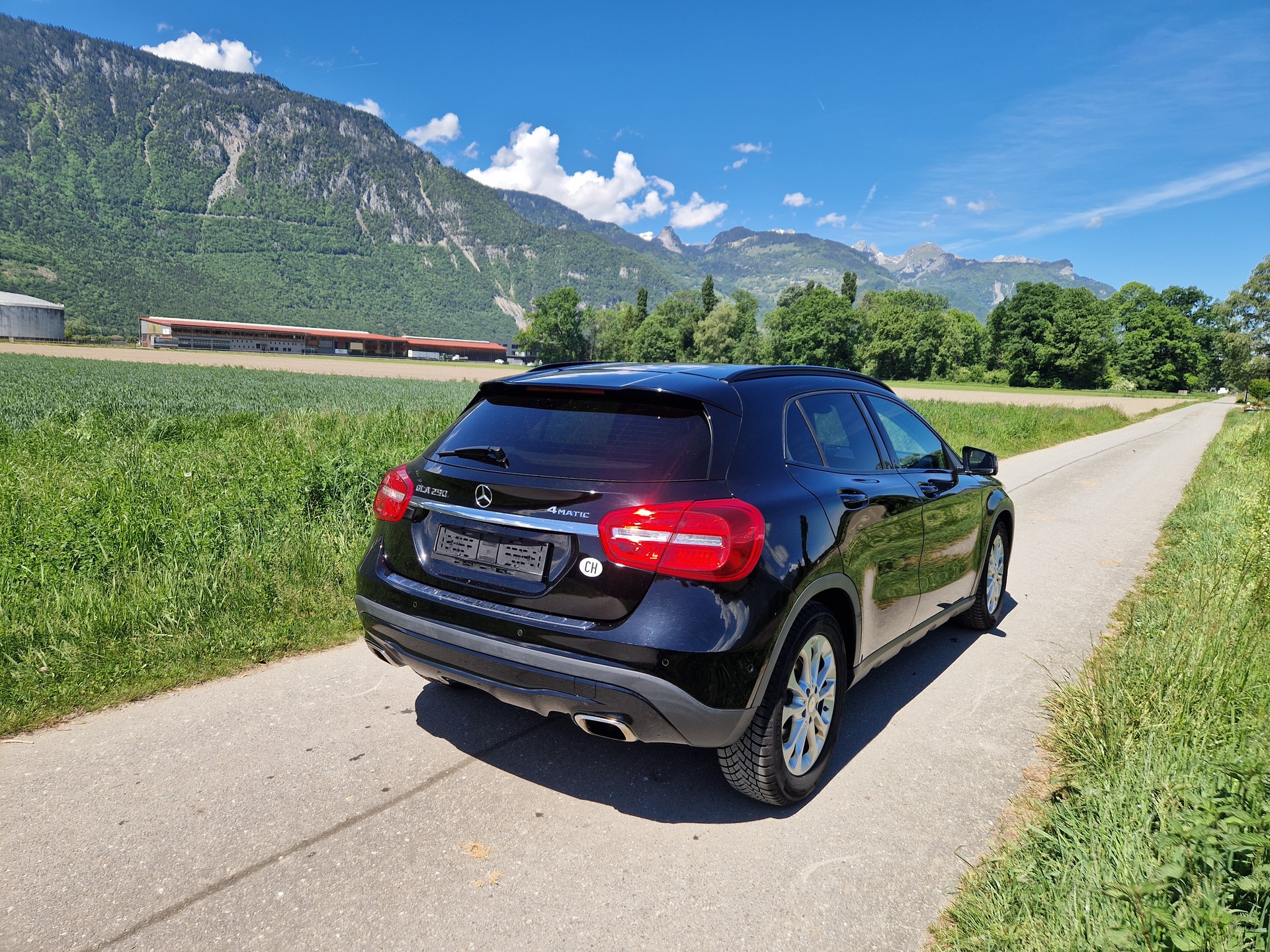 MERCEDES-BENZ GLA 250 Style 4Matic 7G-DCT-image-3