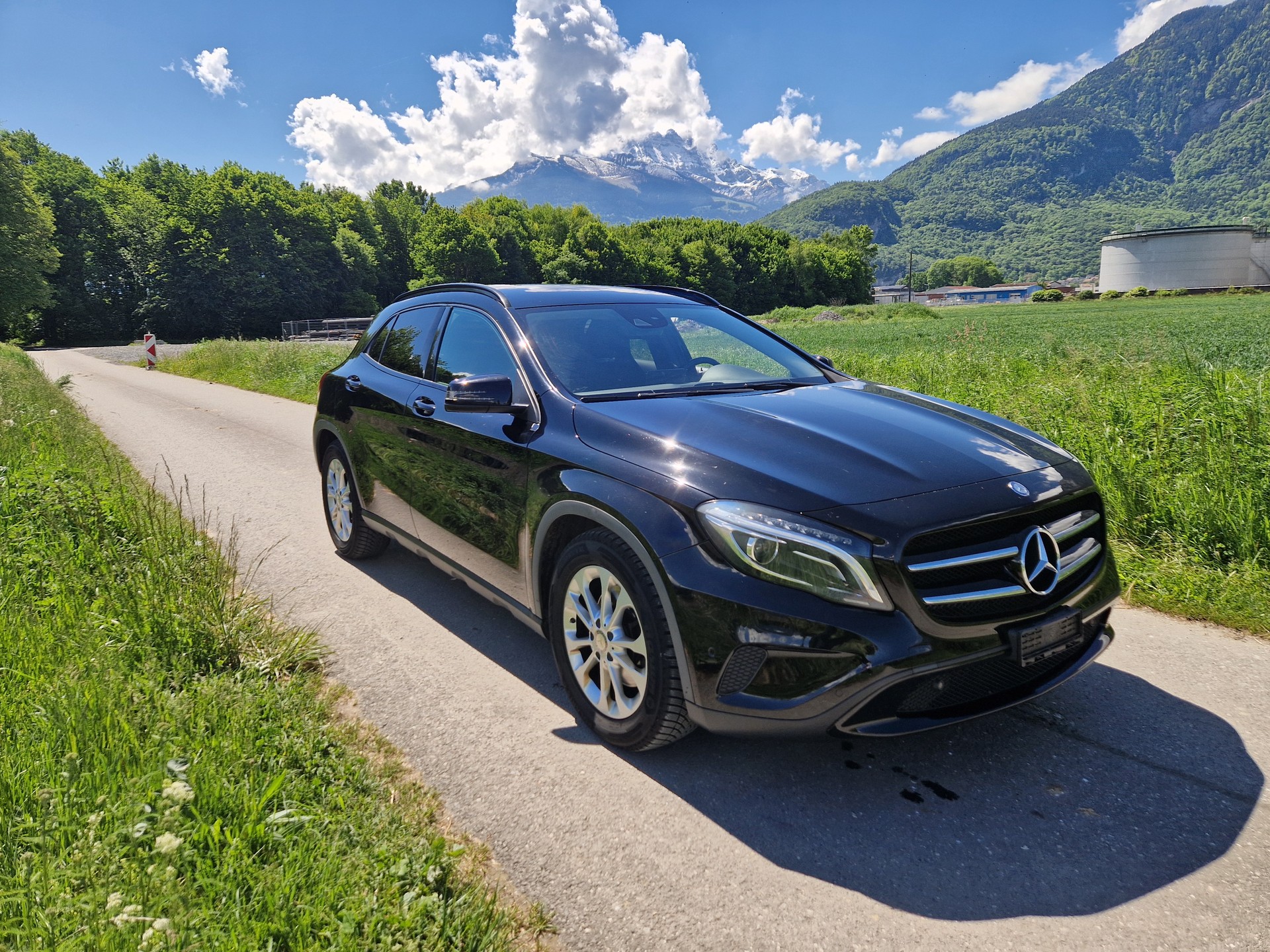 MERCEDES-BENZ GLA 250 Style 4Matic 7G-DCT-image-2
