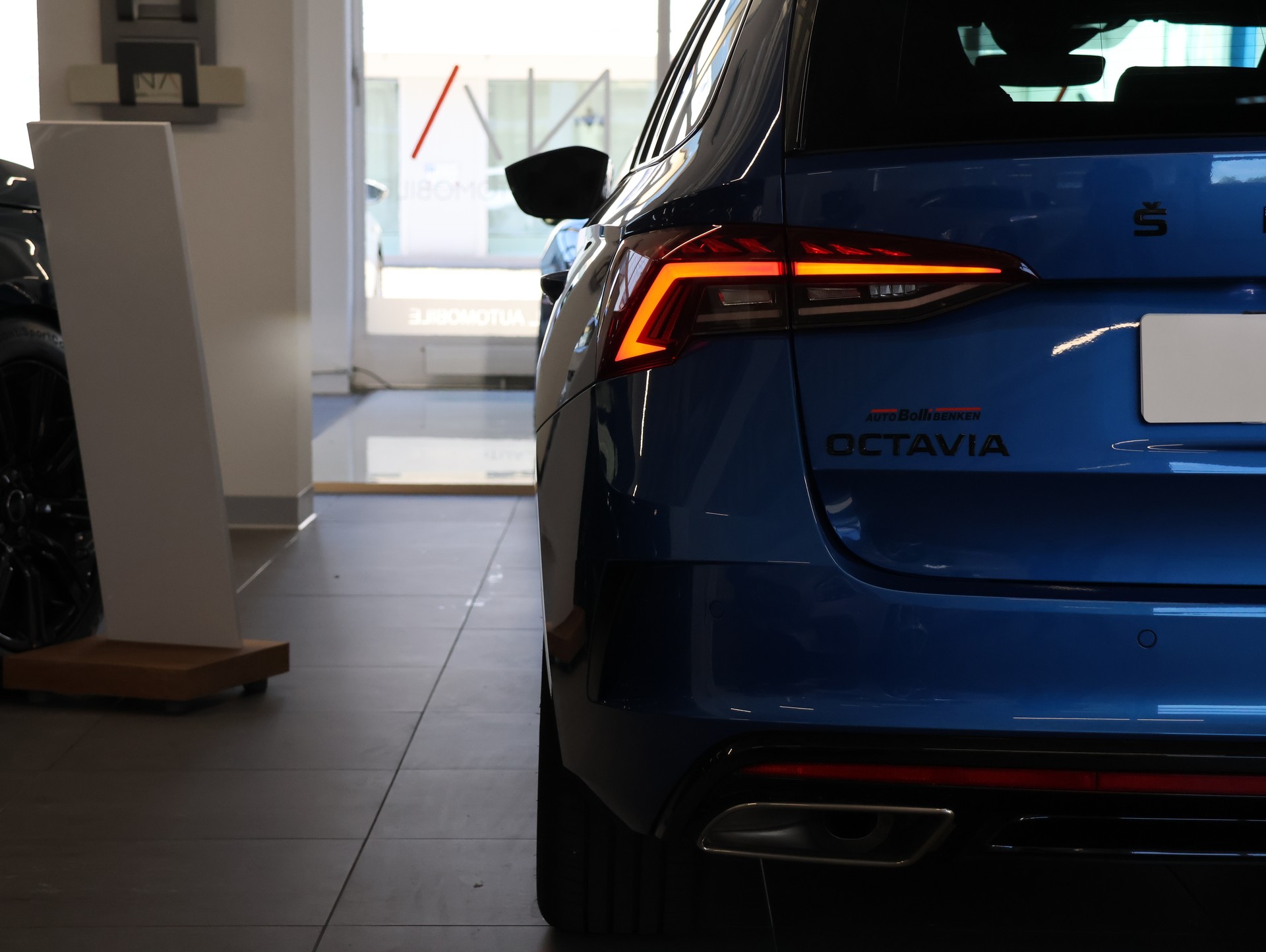 SKODA Octavia Combi 2.0 TSI DSG RS-image-5