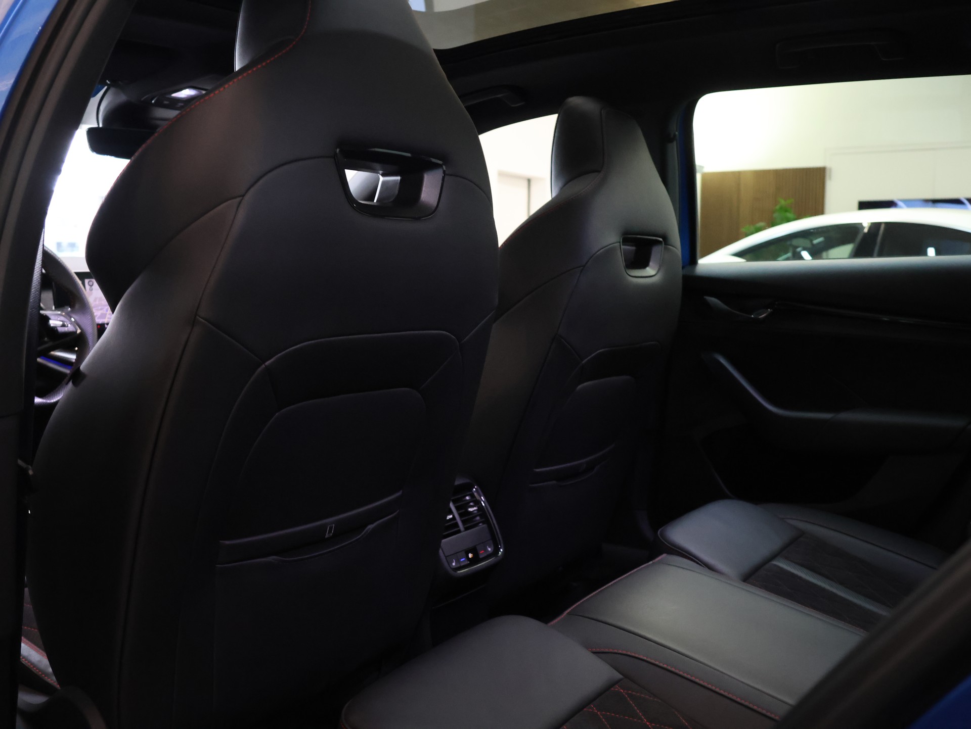SKODA Octavia Combi 2.0 TSI DSG RS-image-34