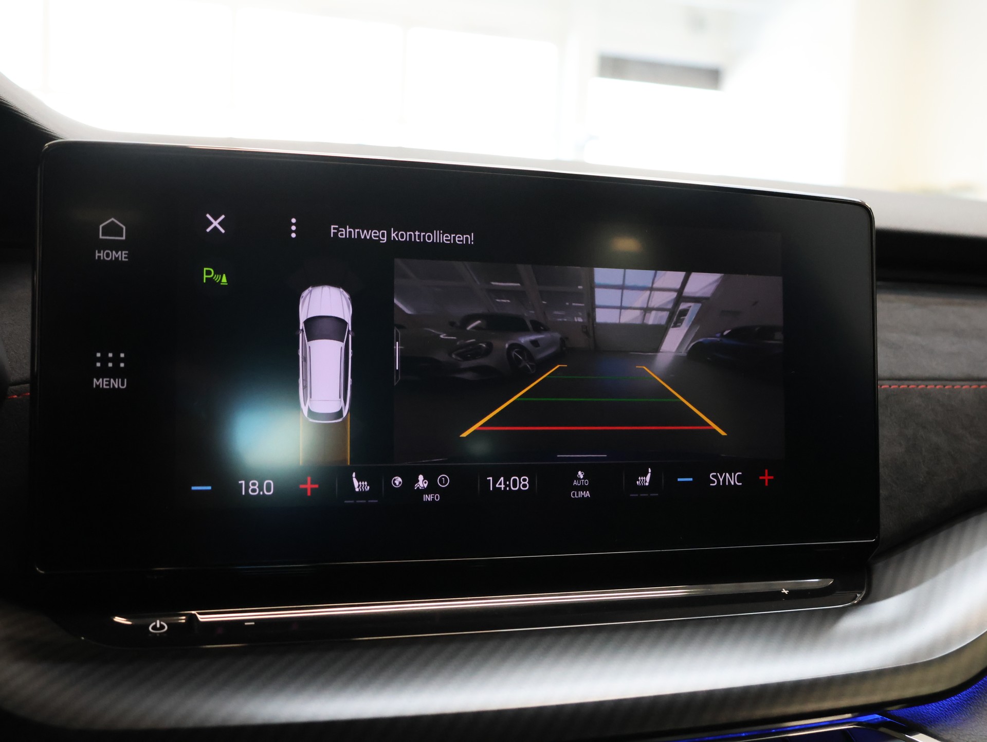 SKODA Octavia Combi 2.0 TSI DSG RS-image-27