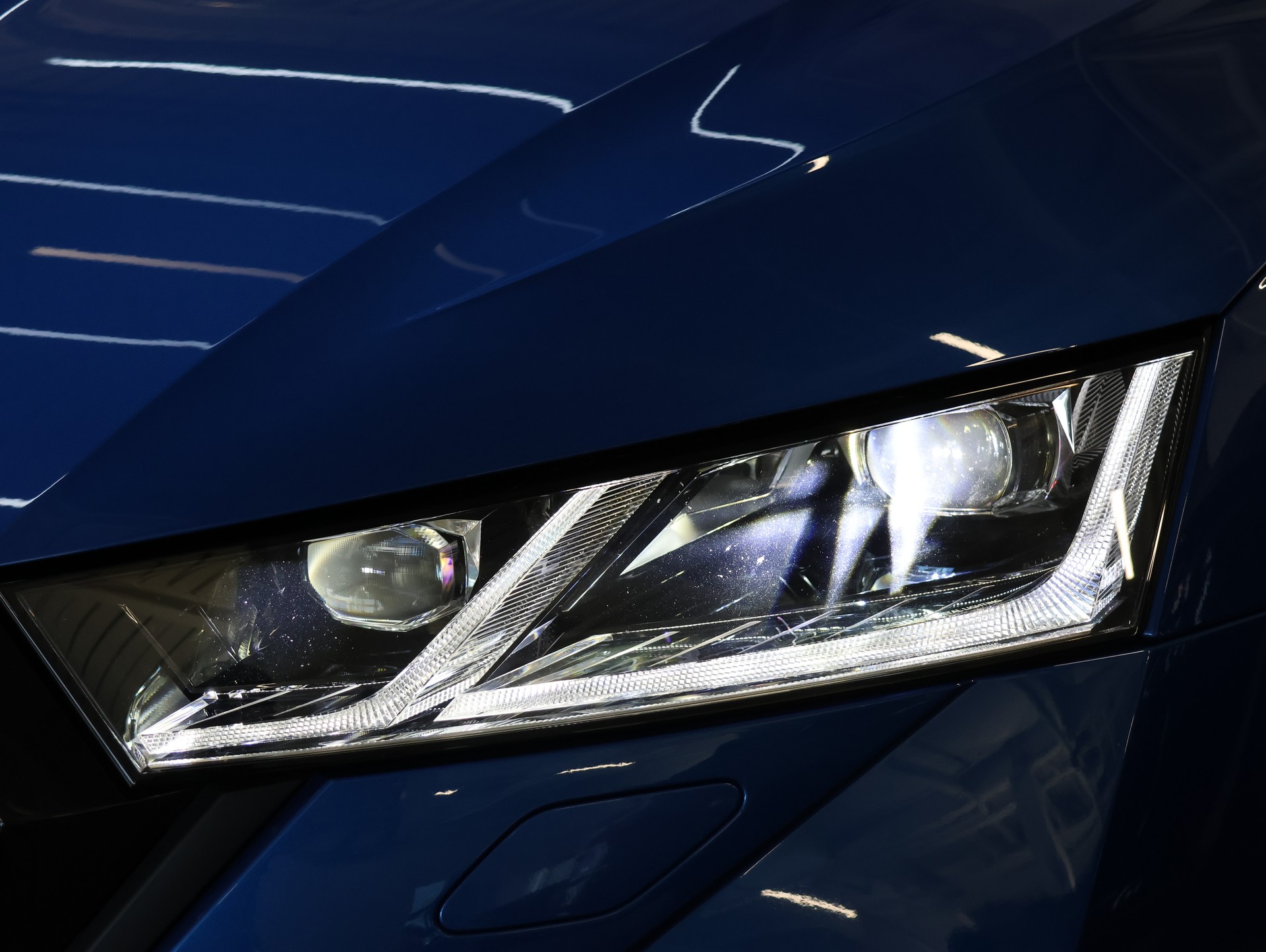 SKODA Octavia Combi 2.0 TSI DSG RS-image-4