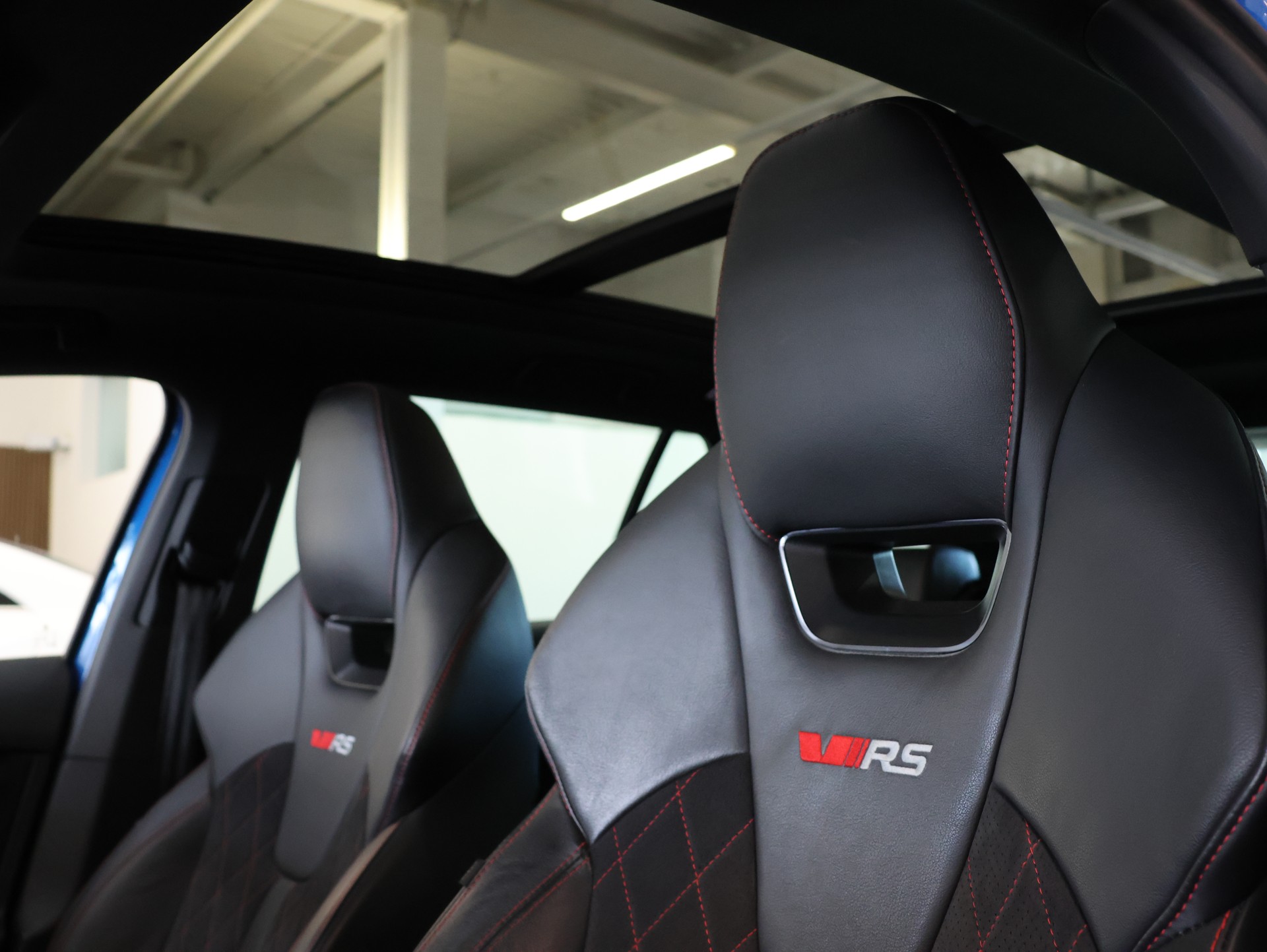 SKODA Octavia Combi 2.0 TSI DSG RS-image-15