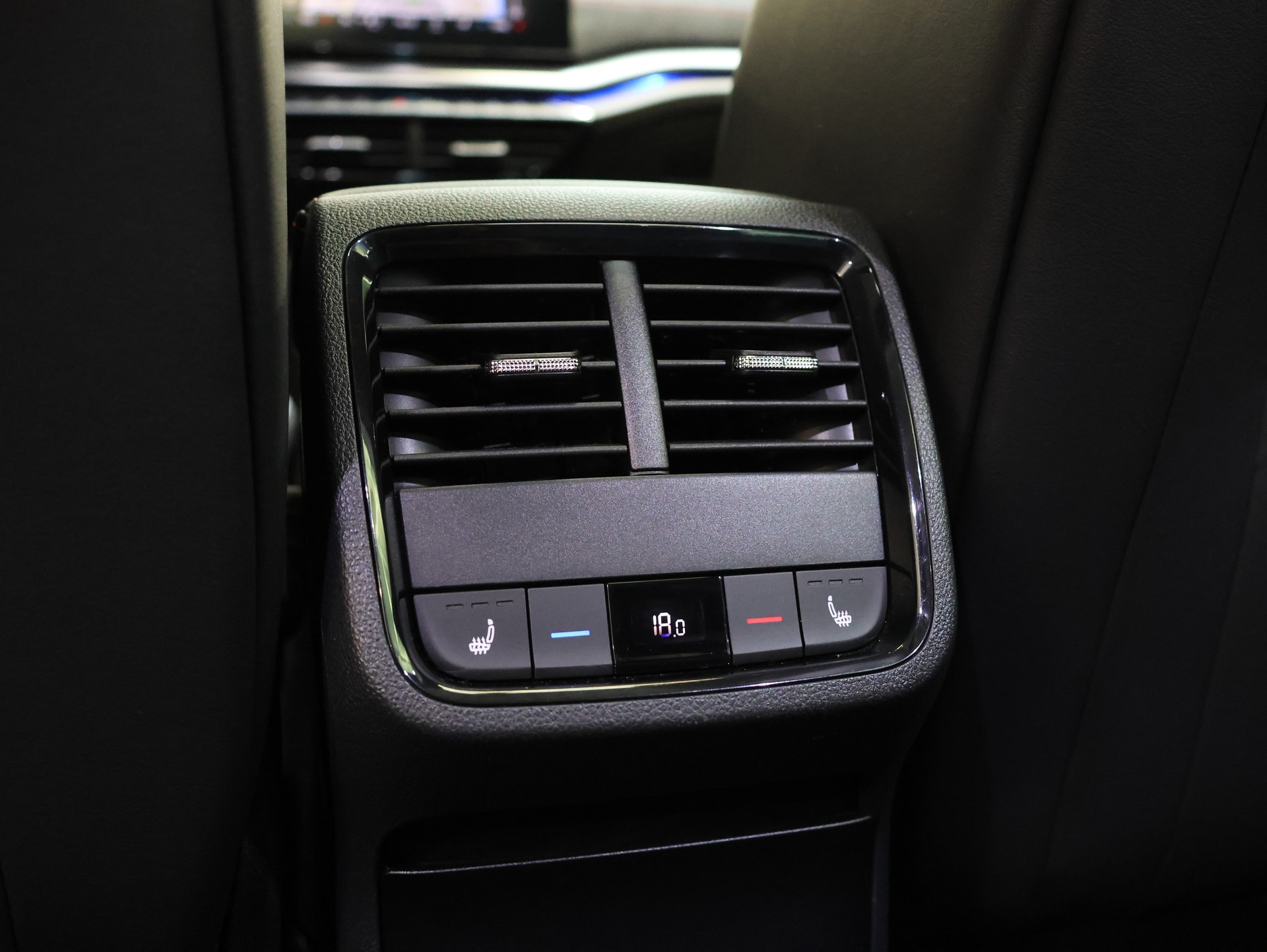 SKODA Octavia Combi 2.0 TSI DSG RS-image-35