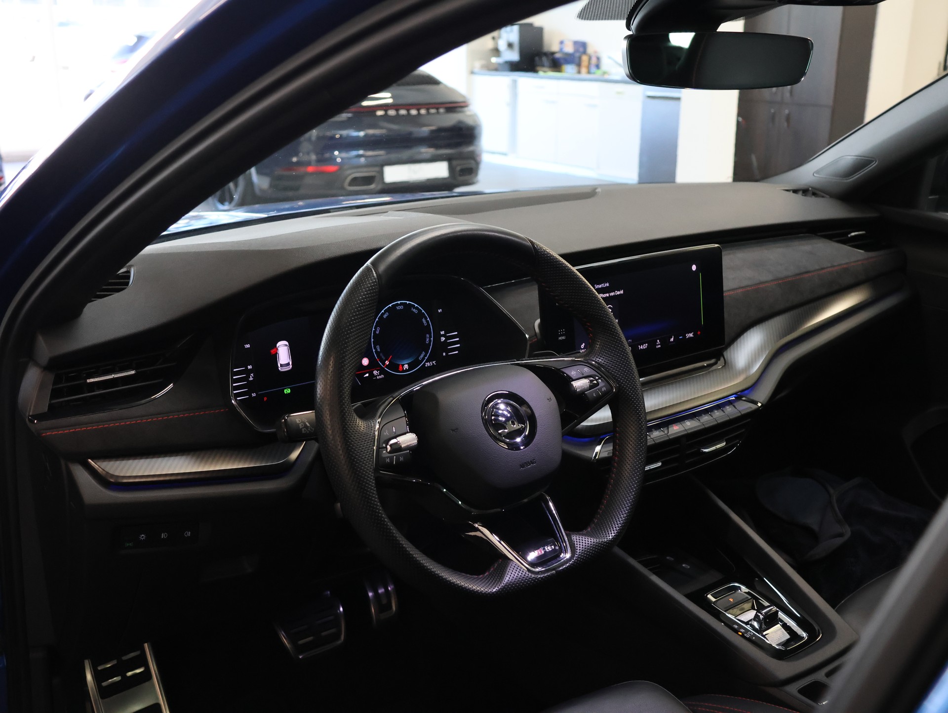 SKODA Octavia Combi 2.0 TSI DSG RS-image-17