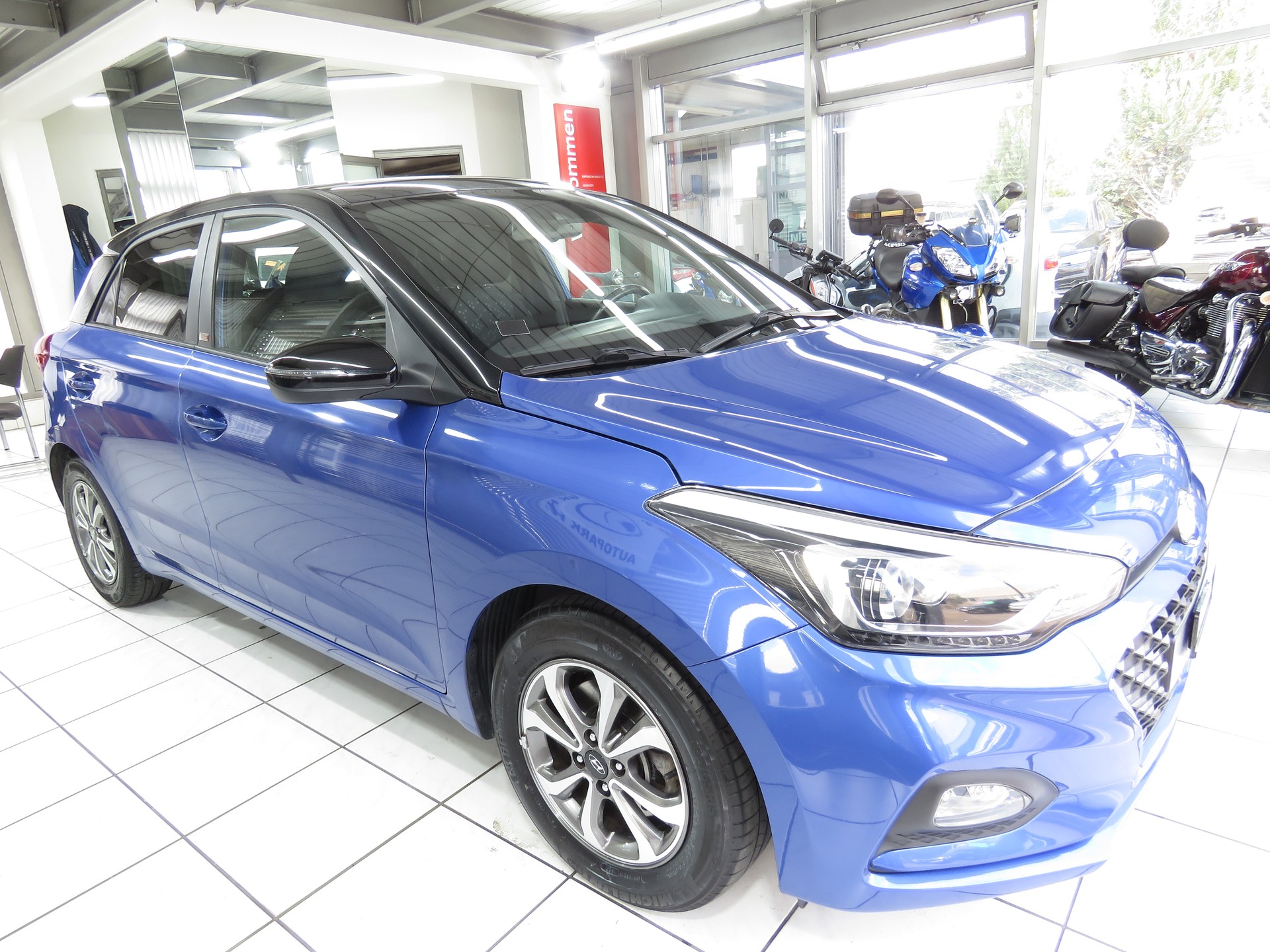 HYUNDAI i20 1.0 T-GDi Amplia DCT Automat-image-2