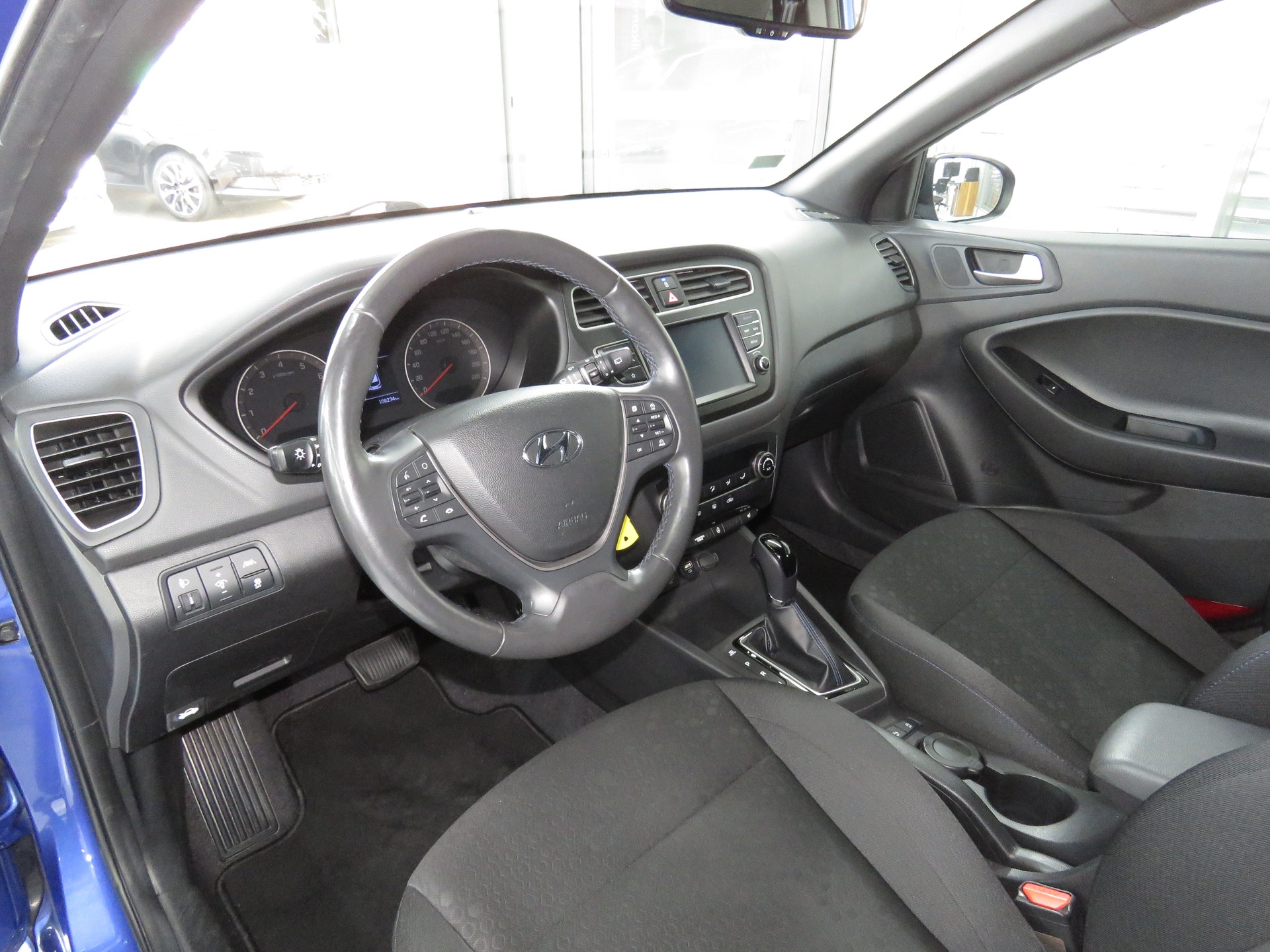 HYUNDAI i20 1.0 T-GDi Amplia DCT Automat-image-6