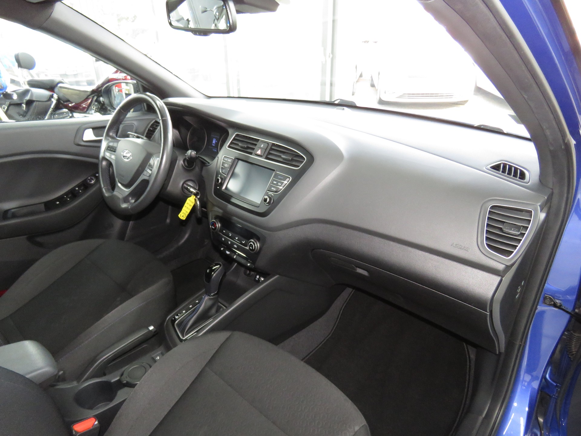 HYUNDAI i20 1.0 T-GDi Amplia DCT Automat-image-10