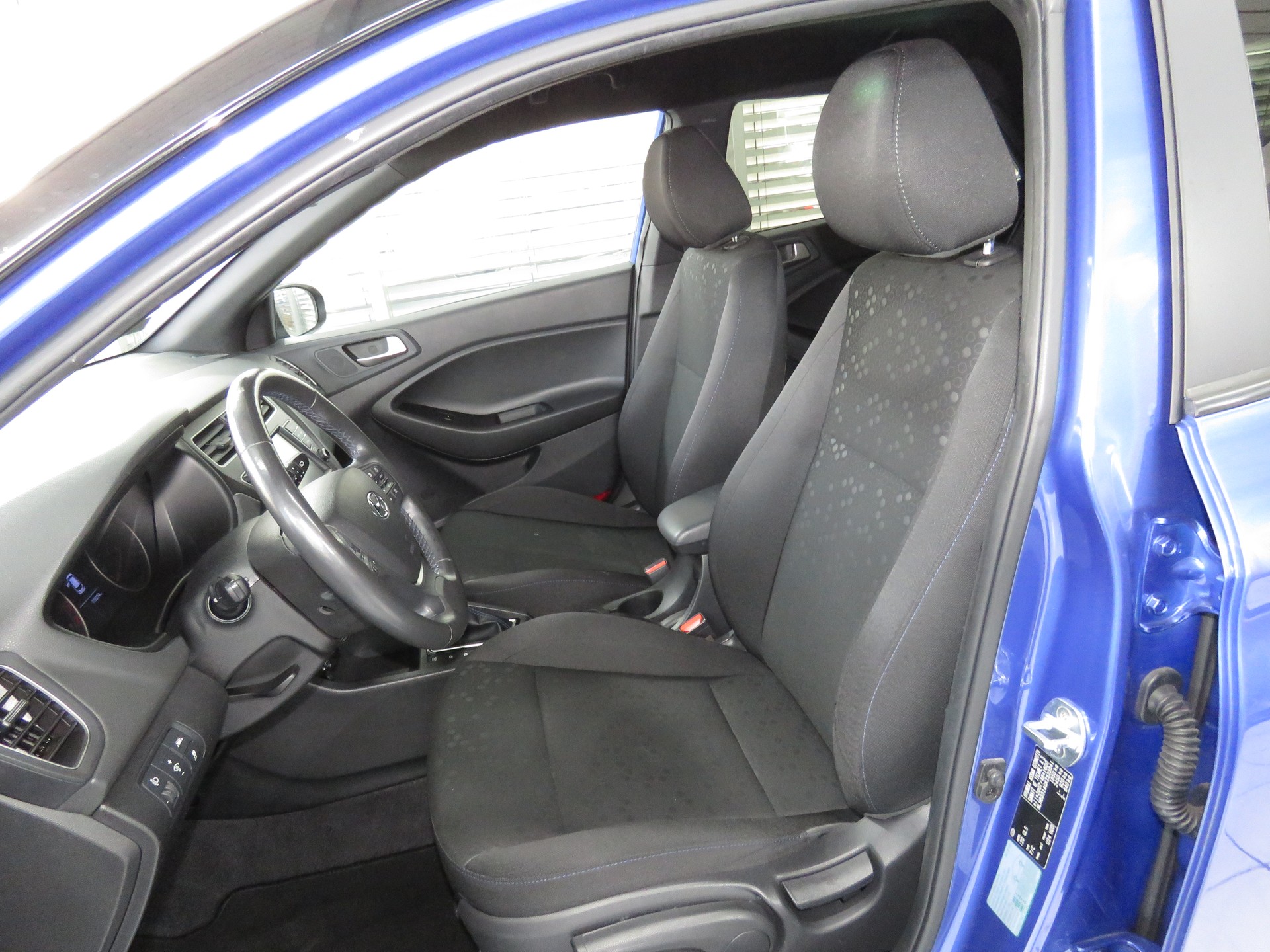 HYUNDAI i20 1.0 T-GDi Amplia DCT Automat-image-7