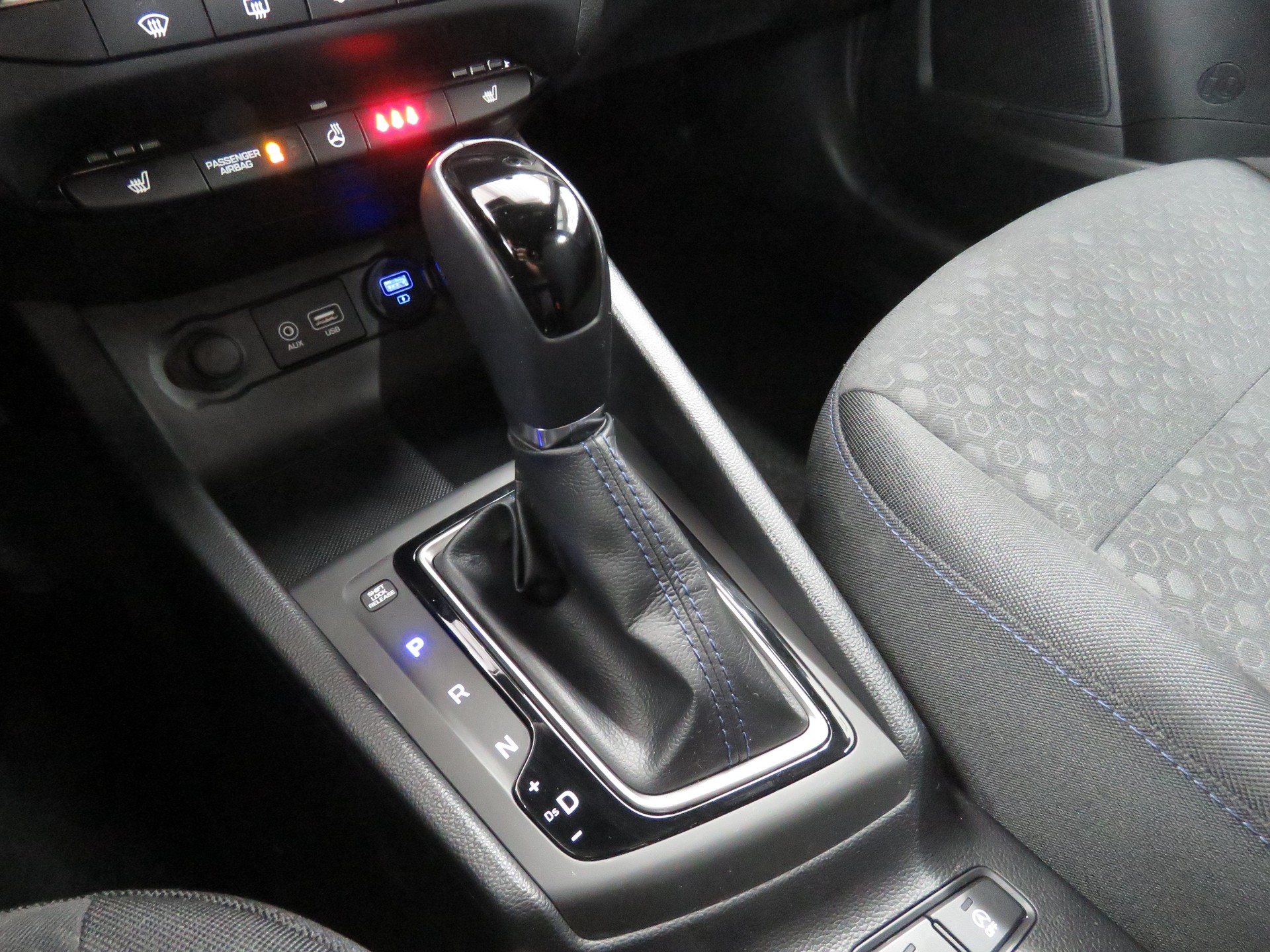 HYUNDAI i20 1.0 T-GDi Amplia DCT Automat-image-14
