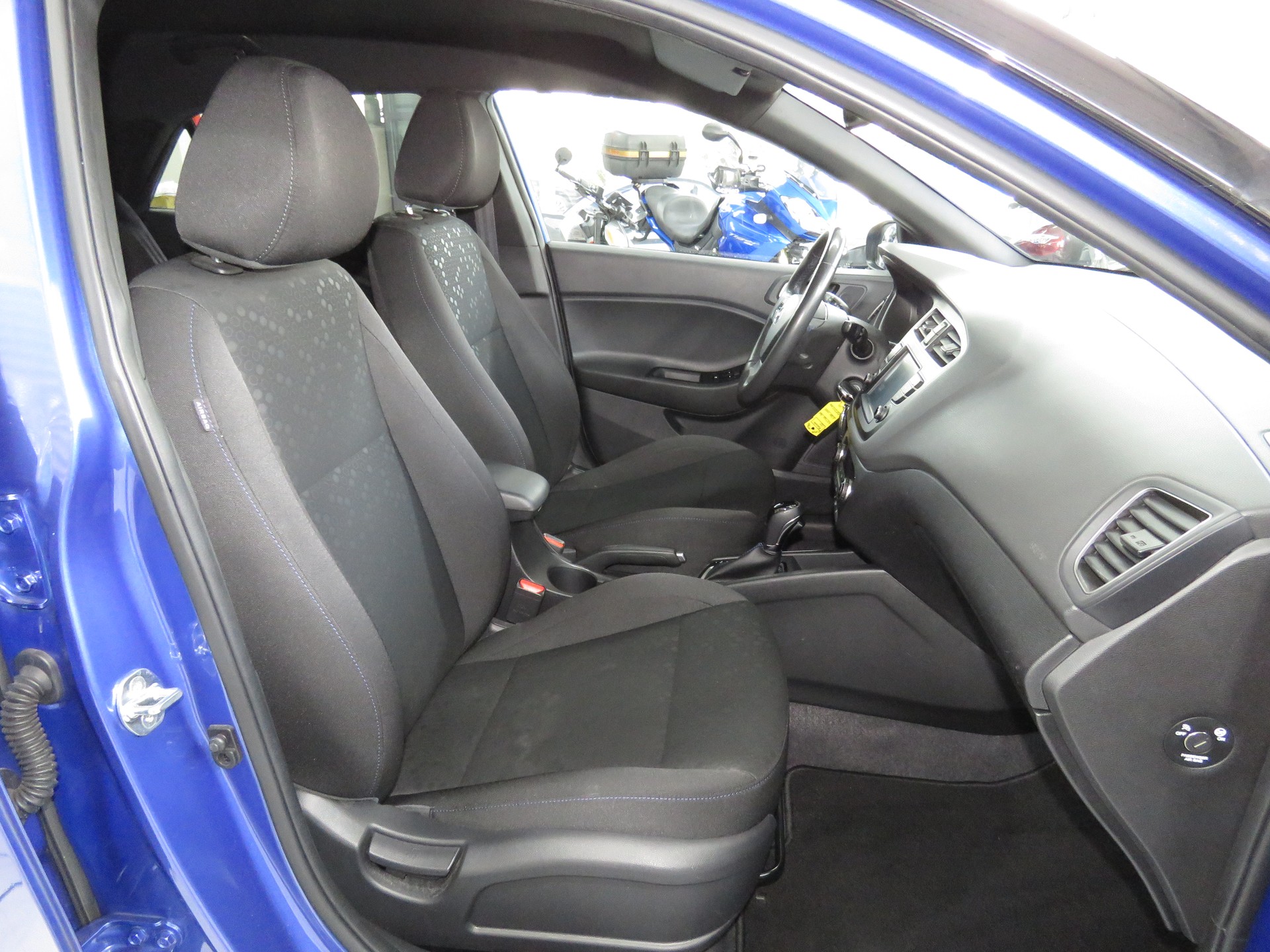 HYUNDAI i20 1.0 T-GDi Amplia DCT Automat-image-11