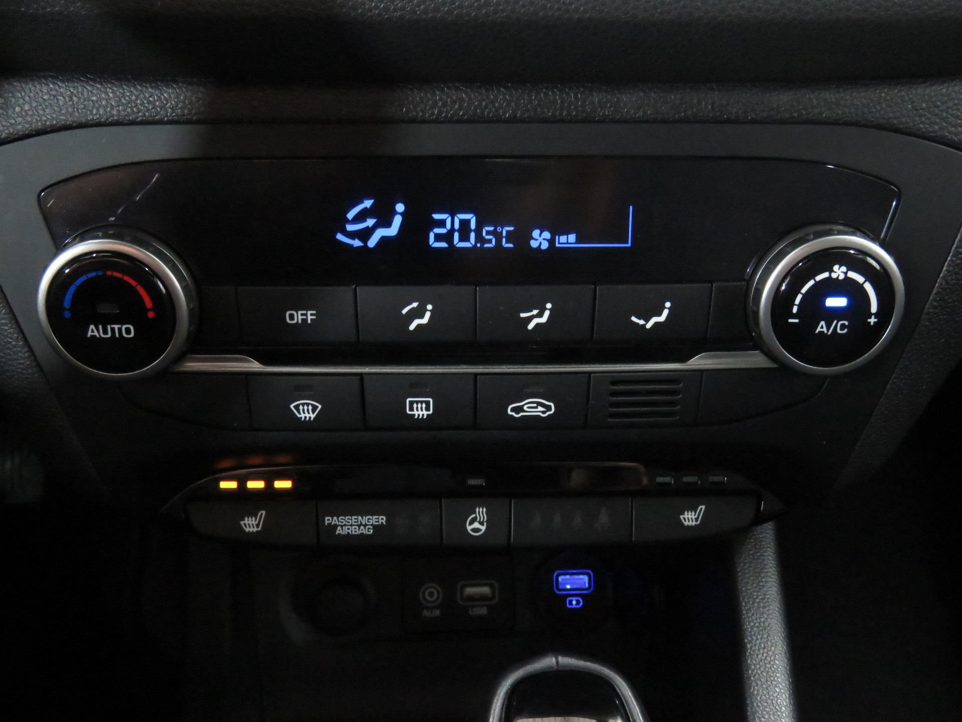 HYUNDAI i20 1.0 T-GDi Amplia DCT Automat-image-18