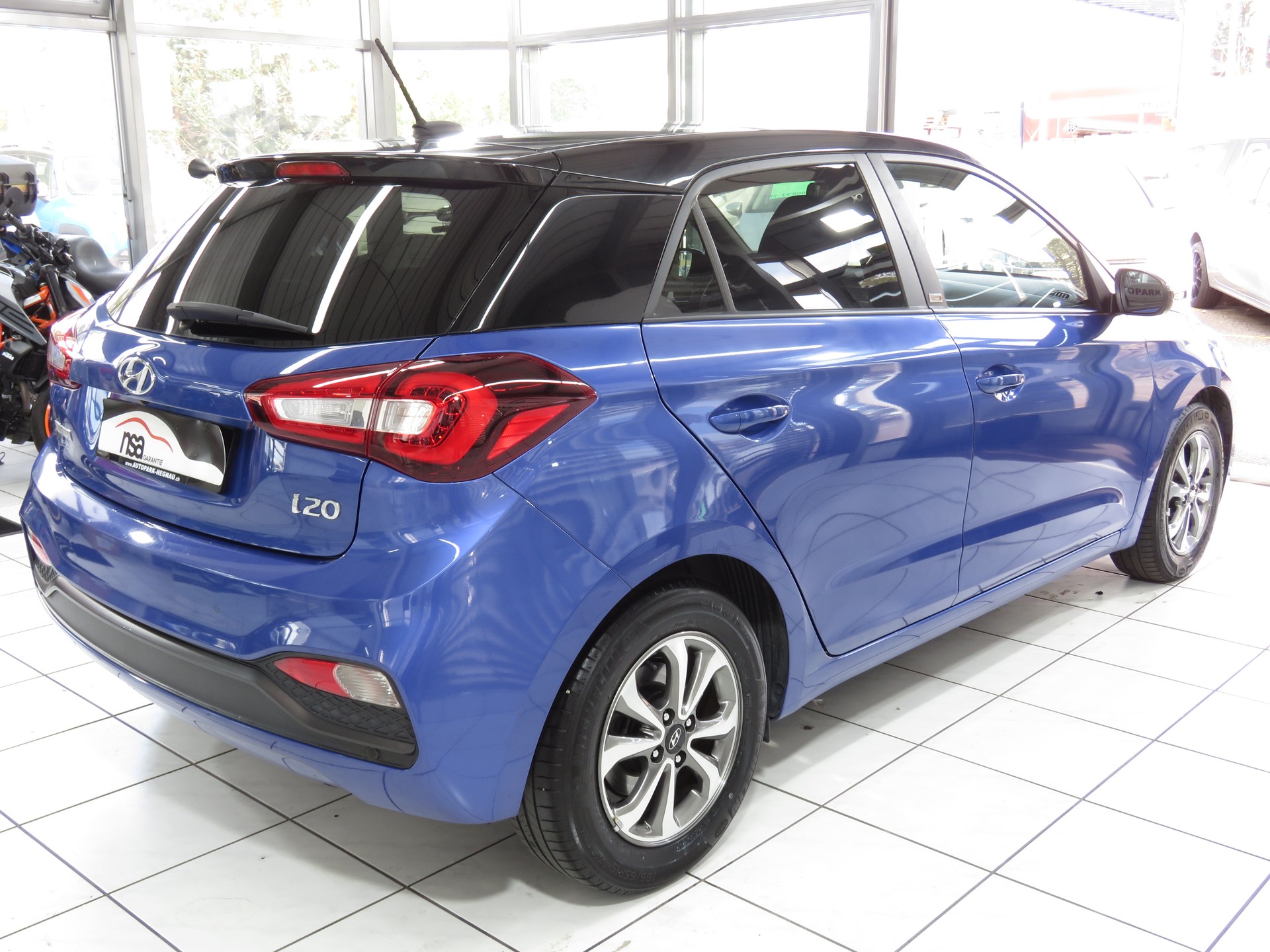HYUNDAI i20 1.0 T-GDi Amplia DCT Automat-image-3