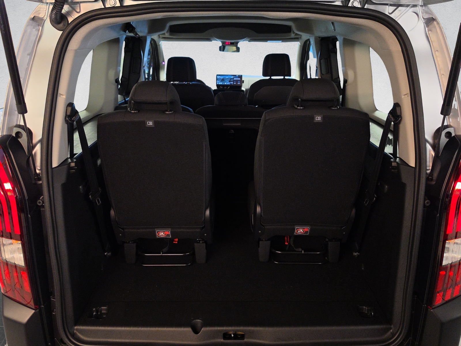 PEUGEOT Rifter Long 1.5 BlueHDi Family Edition EAT8-image-17