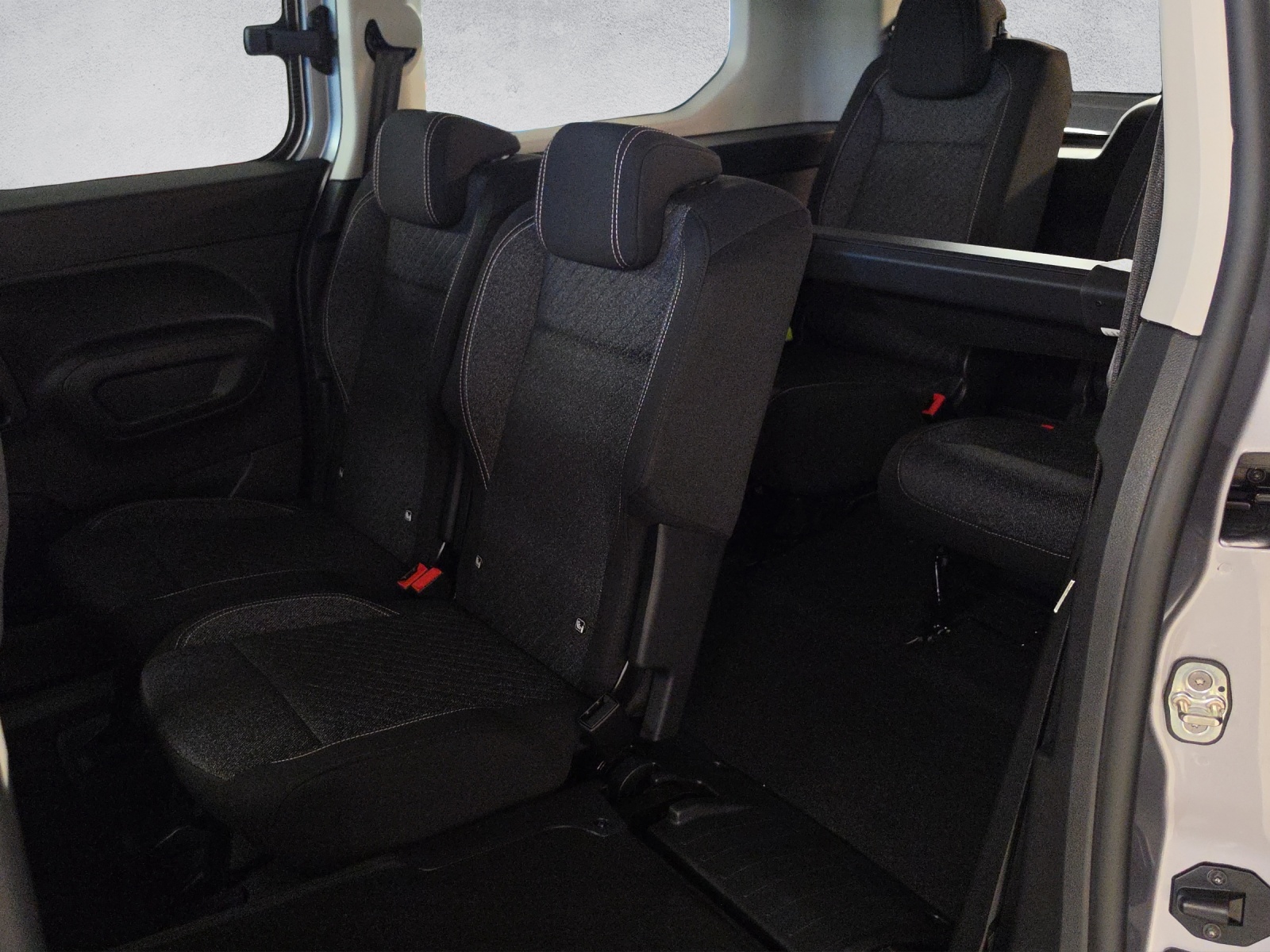 PEUGEOT Rifter Long 1.5 BlueHDi Family Edition EAT8-image-15