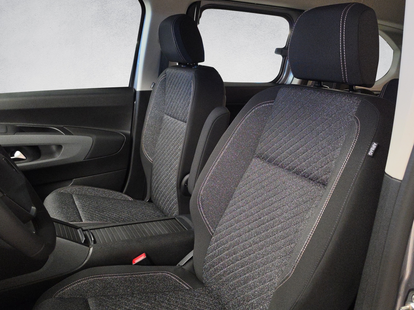 PEUGEOT Rifter Long 1.5 BlueHDi Family Edition EAT8-image-16