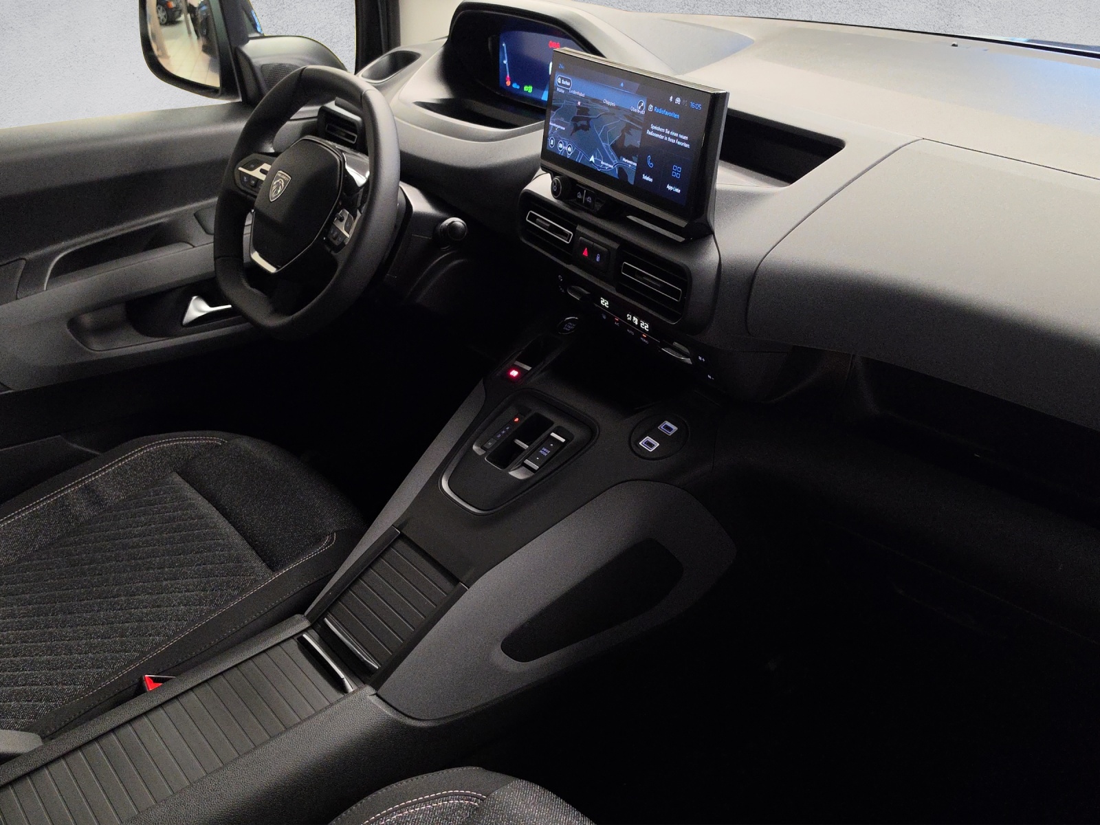 PEUGEOT Rifter Long 1.5 BlueHDi Family Edition EAT8-image-9