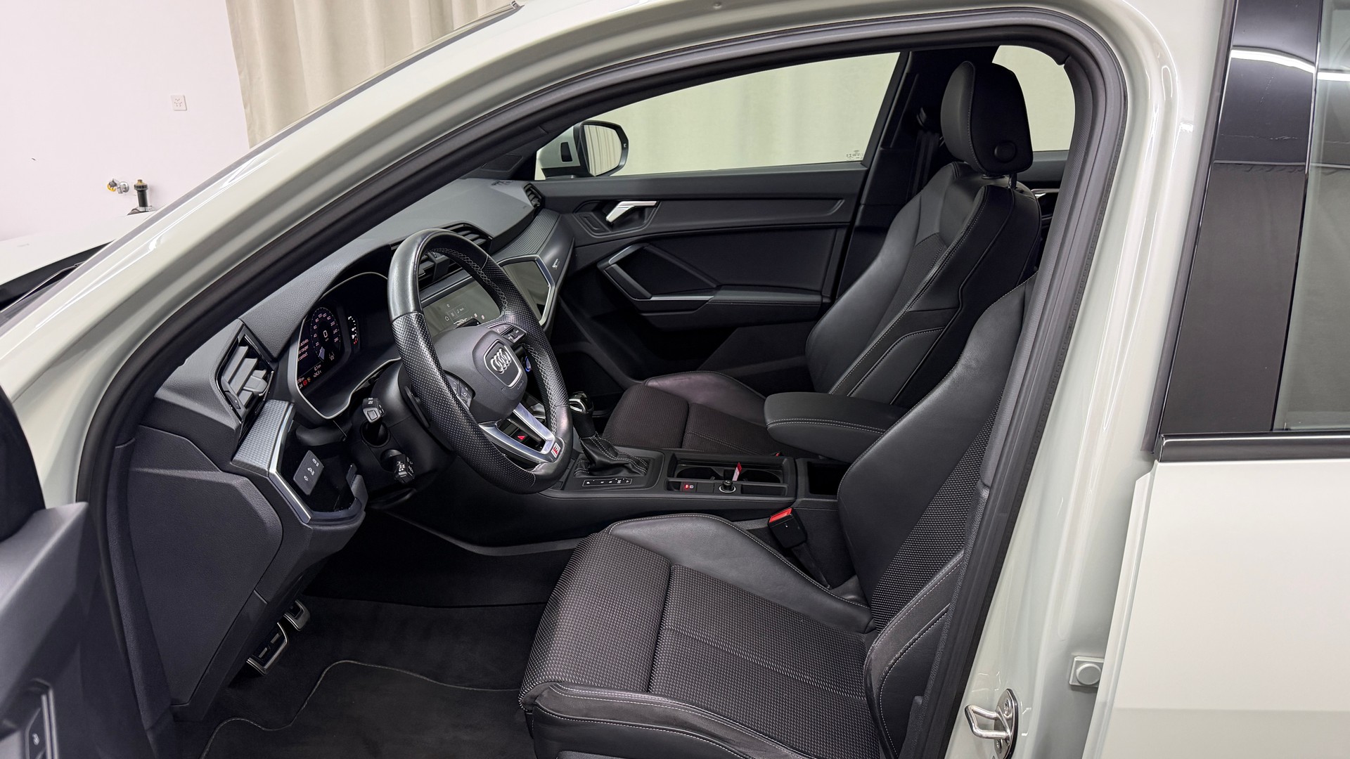 AUDI Q3 Sportback 35 TFSI S line Attraction S-tronic-image-6