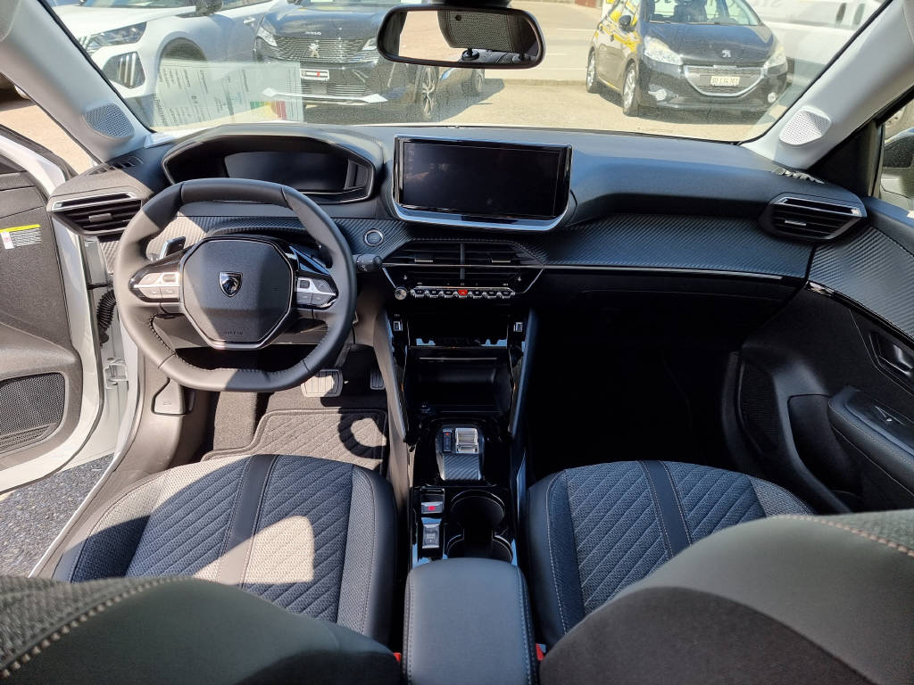 PEUGEOT 208 1.2 Hybrid Allure Premium-image-6