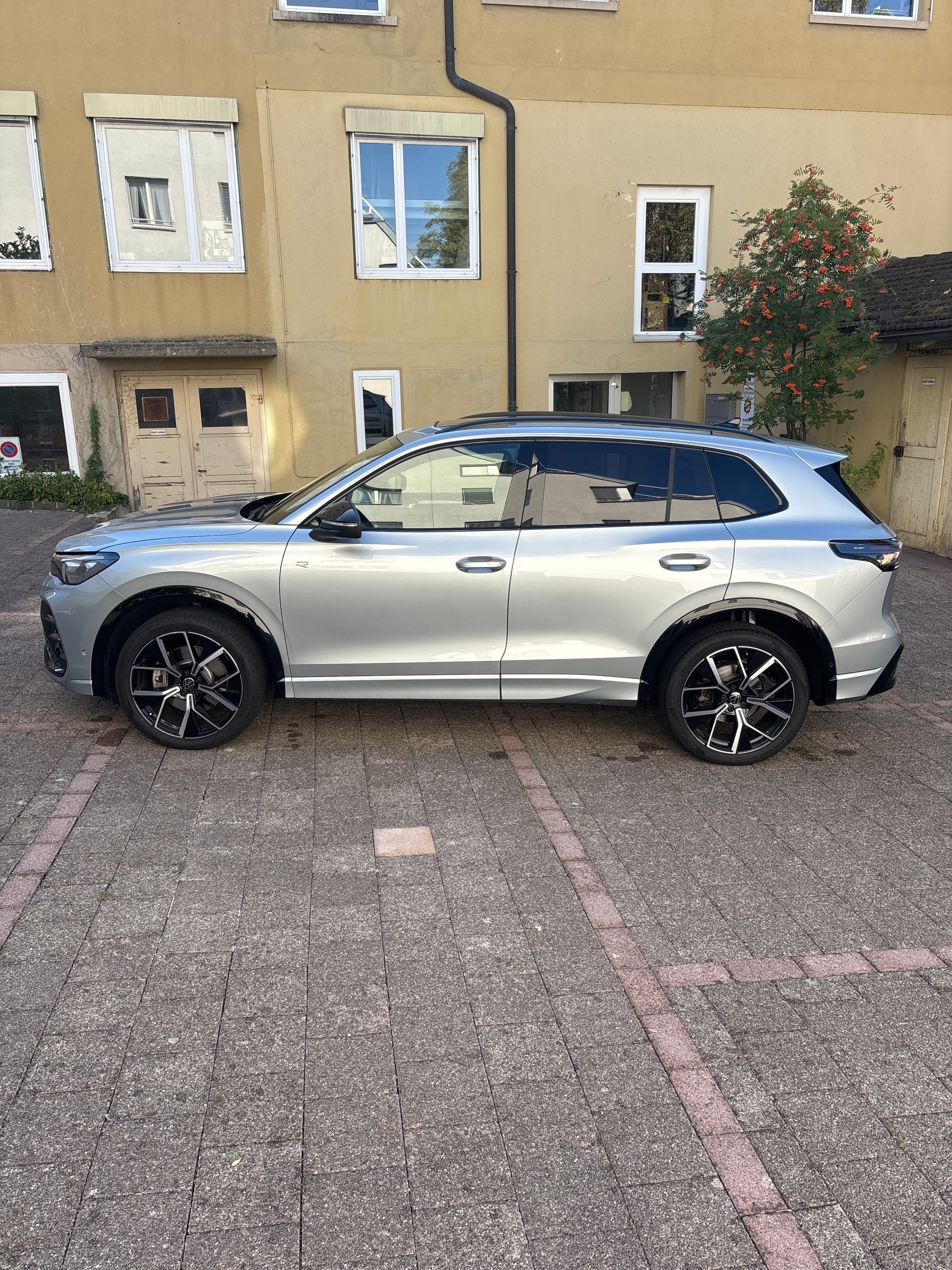 VW 2.0 TDI SCR R-Line DSG 4motion-image-1