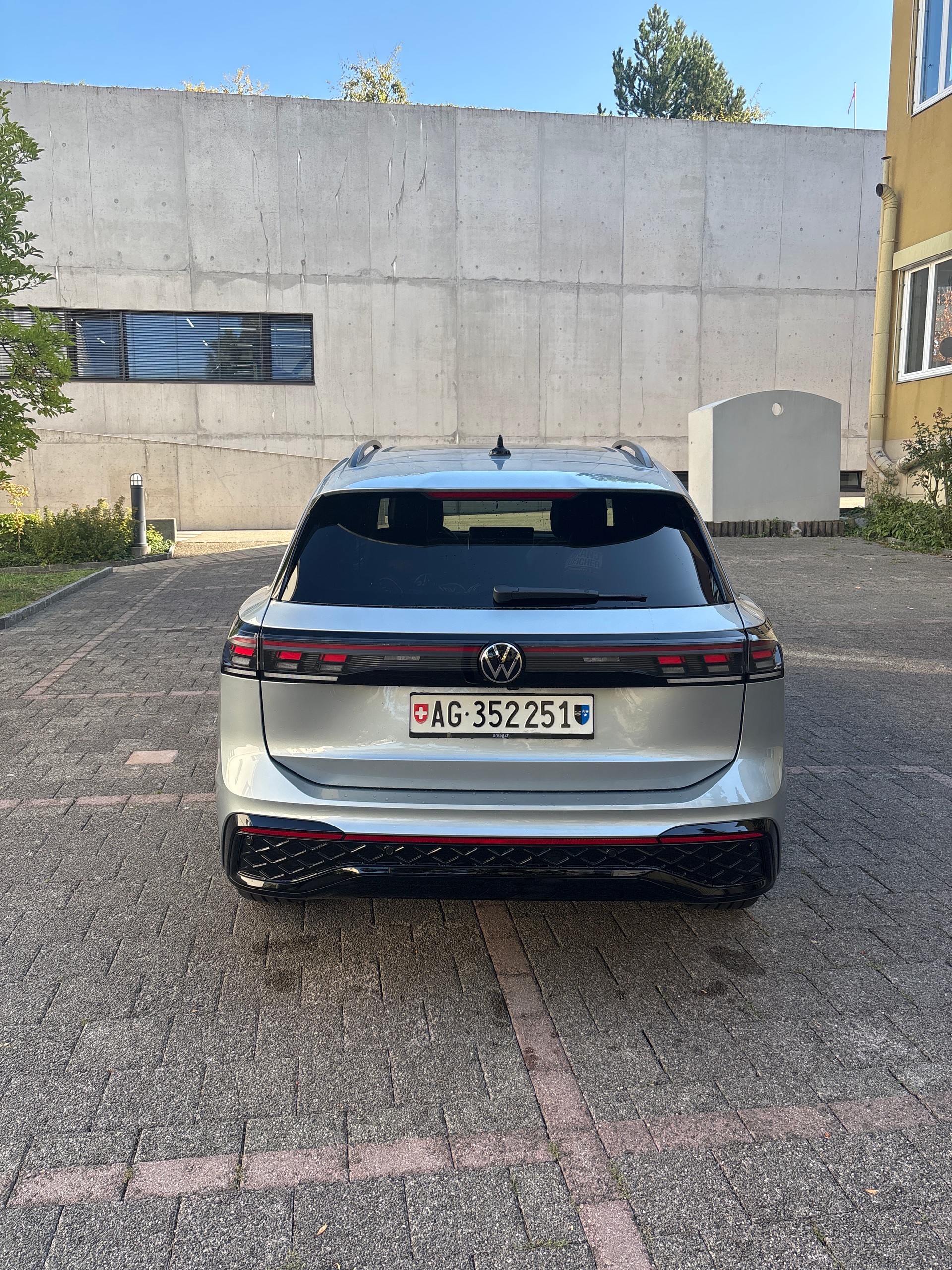 VW 2.0 TDI SCR R-Line DSG 4motion-image-2