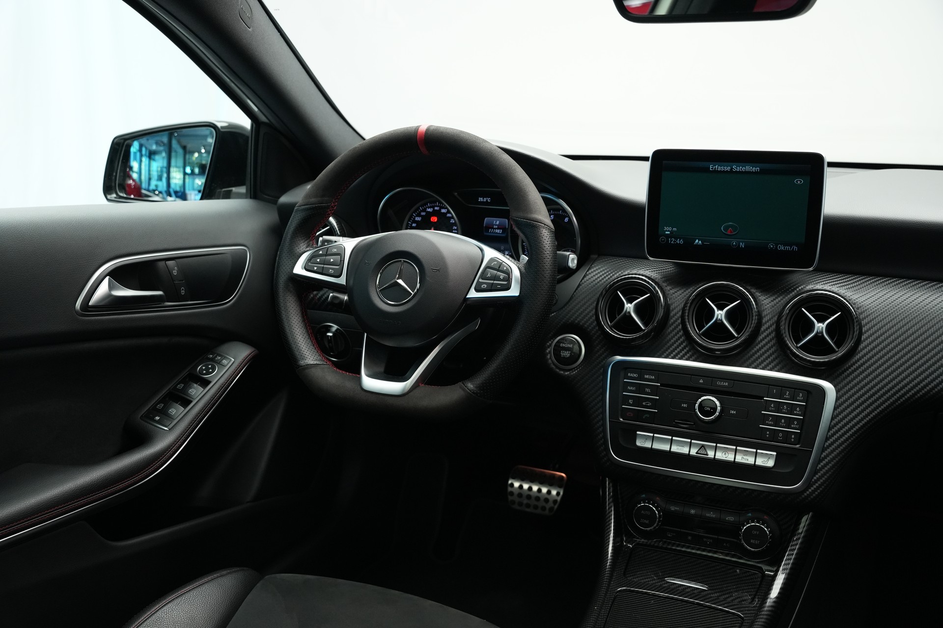 MERCEDES-BENZ A 250 AMG Line 7G-DCT *A45 Optik* *CH-Fahrzeug*-image-17