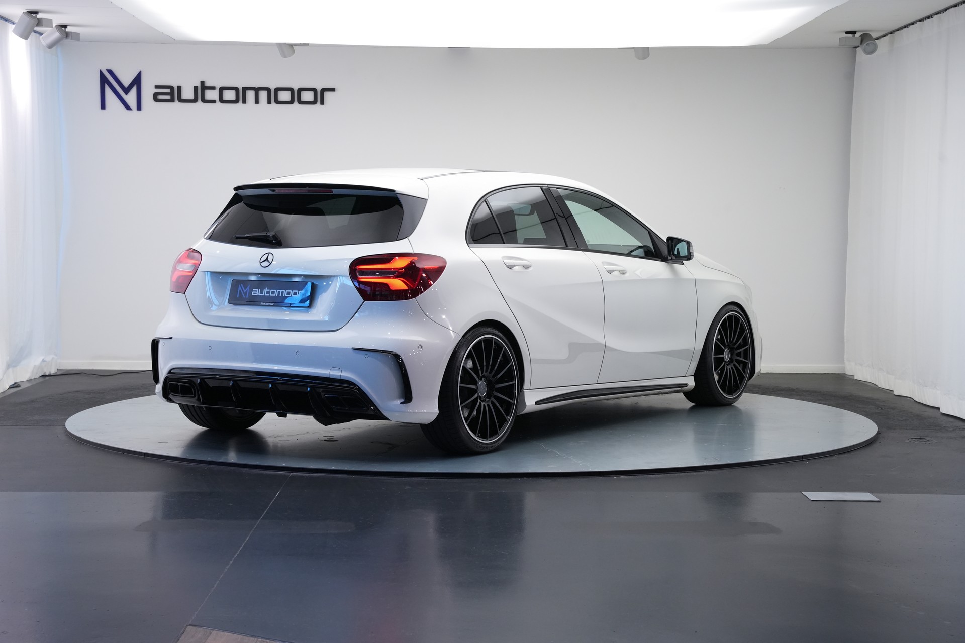 MERCEDES-BENZ A 250 AMG Line 7G-DCT *A45 Optik* *CH-Fahrzeug*-image-4