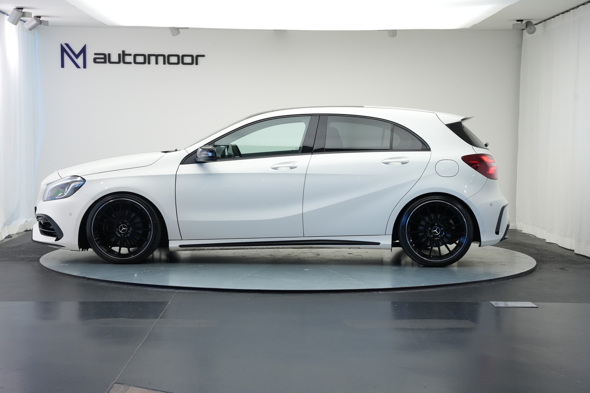 MERCEDES-BENZ A 250 AMG Line 7G-DCT *A45 Optik* *CH-Fahrzeug*-image-7